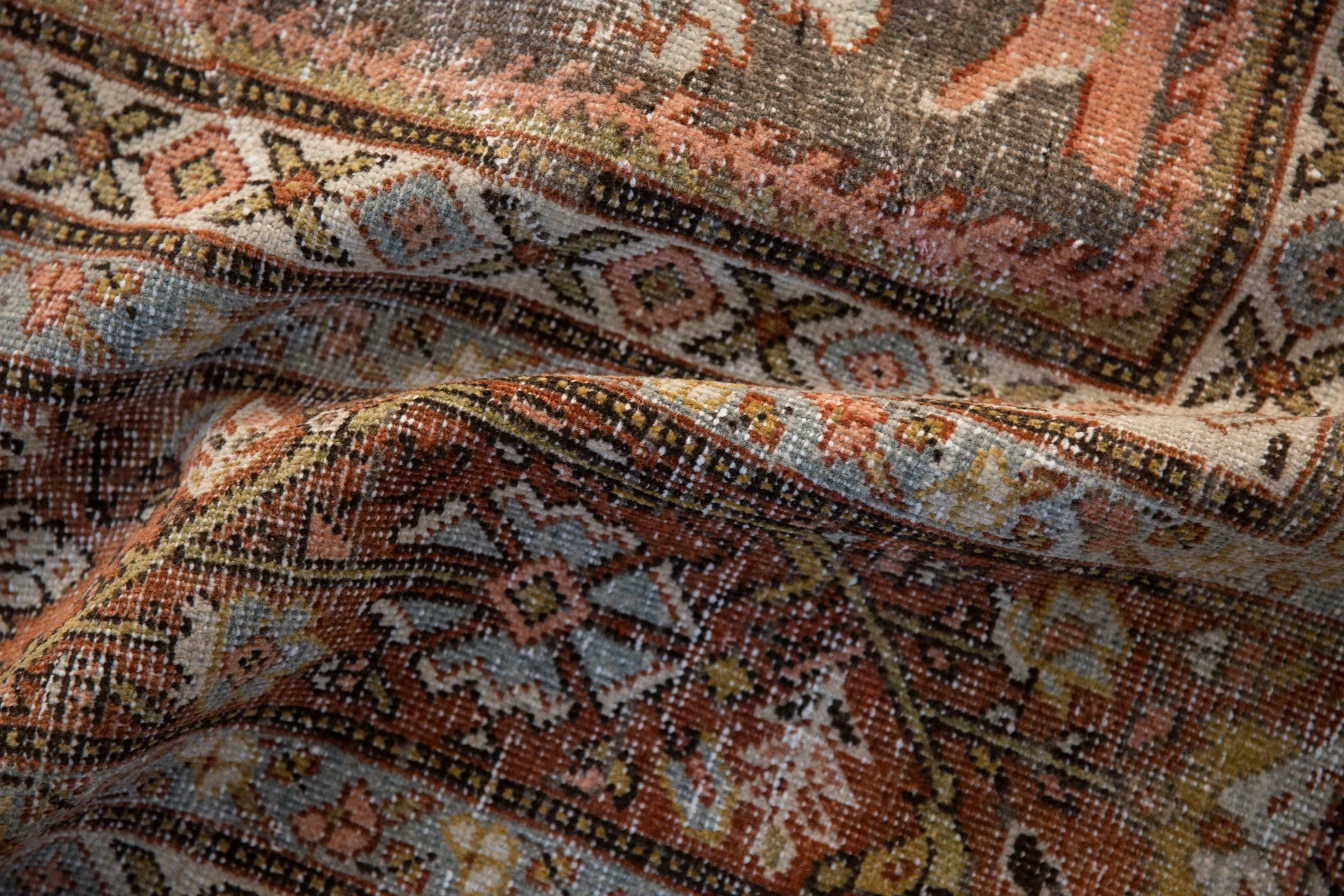 10.5x14.5 Vintage Distressed Mahal Carpet - Image 14