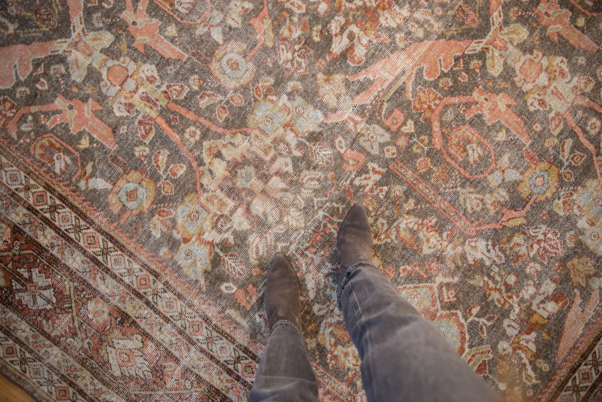 10.5x14.5 Vintage Distressed Mahal Carpet - Image 2