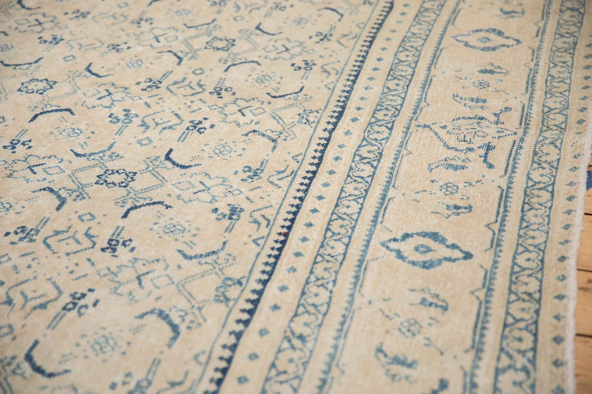 10x13.5 Vintage Distressed Mahal Carpet - Image 5