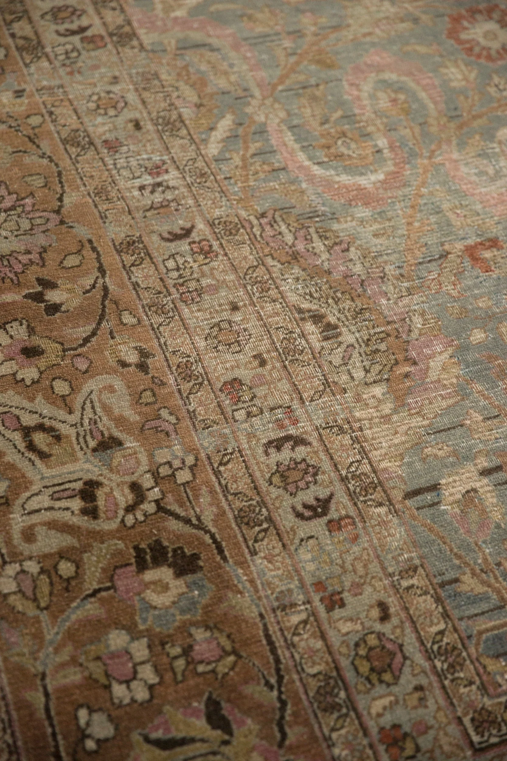 11.5x16 Vintage Distressed Meshed Carpet - Image 11