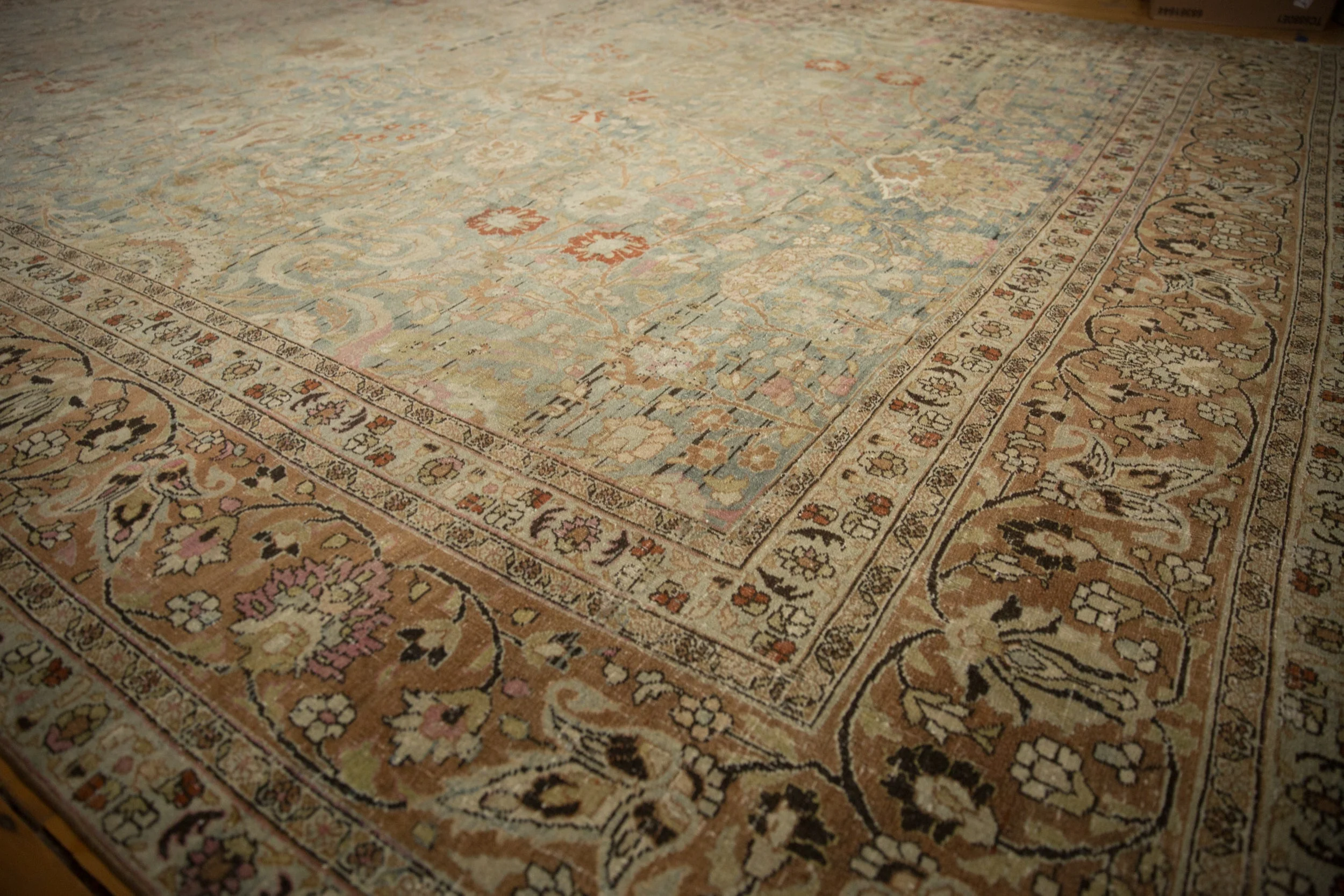 11.5x16 Vintage Distressed Meshed Carpet - Image 4