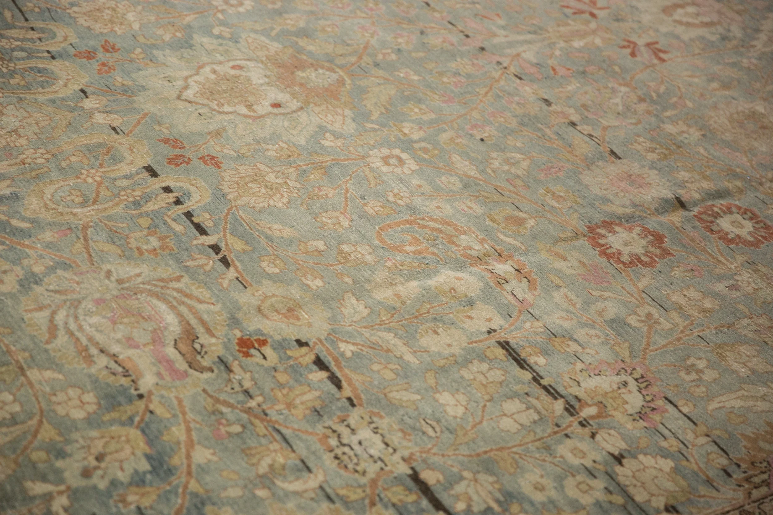 11.5x16 Vintage Distressed Meshed Carpet - Image 9