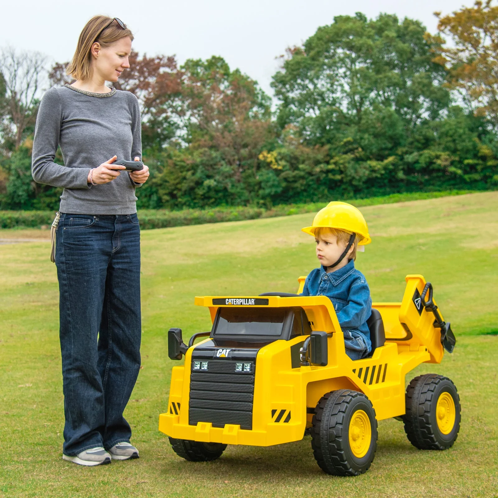 12V Caterpillar Licensed Kids Ride on Dump Truck with Tiltable Bump Bed-Yellow - Image 2