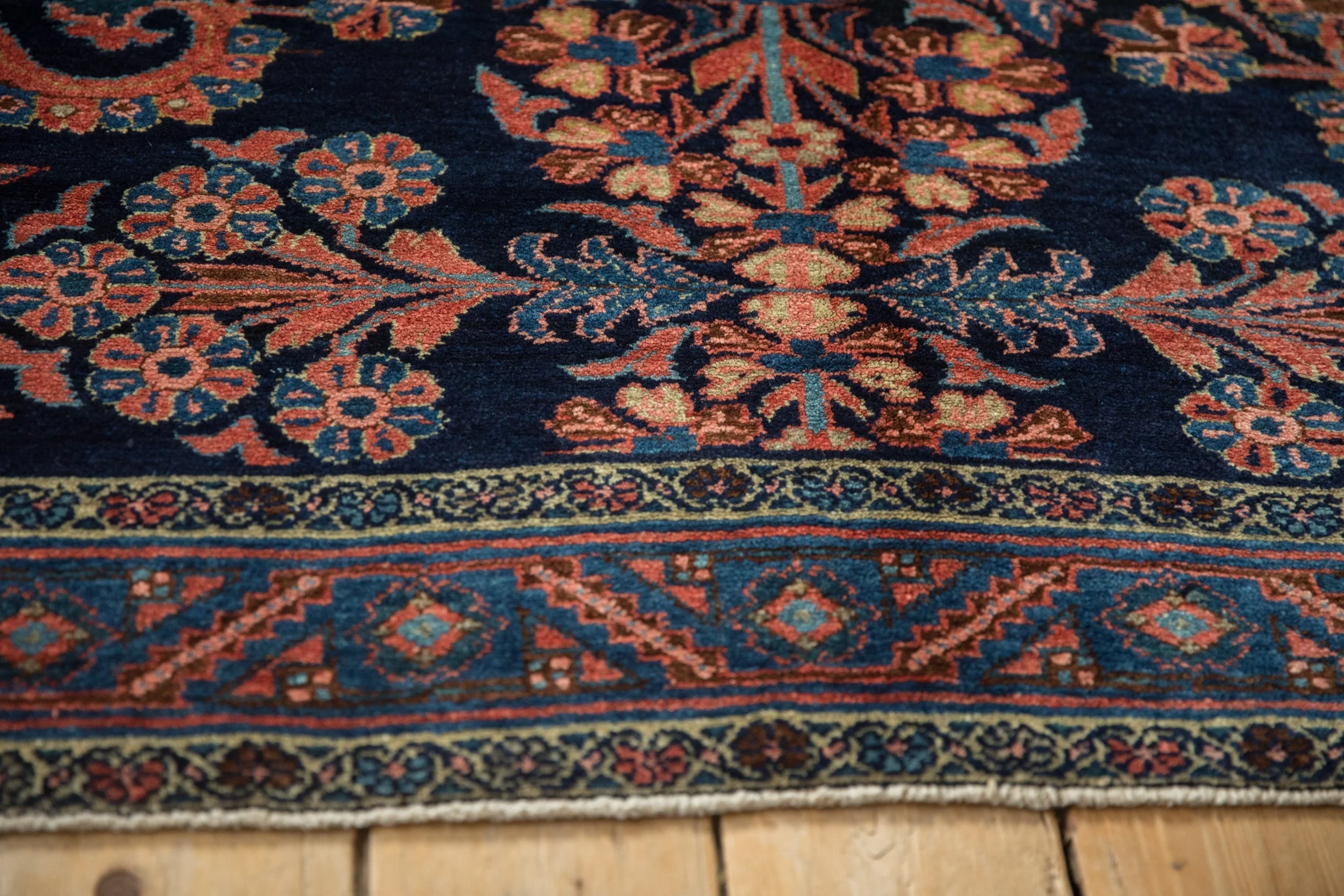 5.5x7.5 Vintage Fine Lilihan Carpet - Image 10