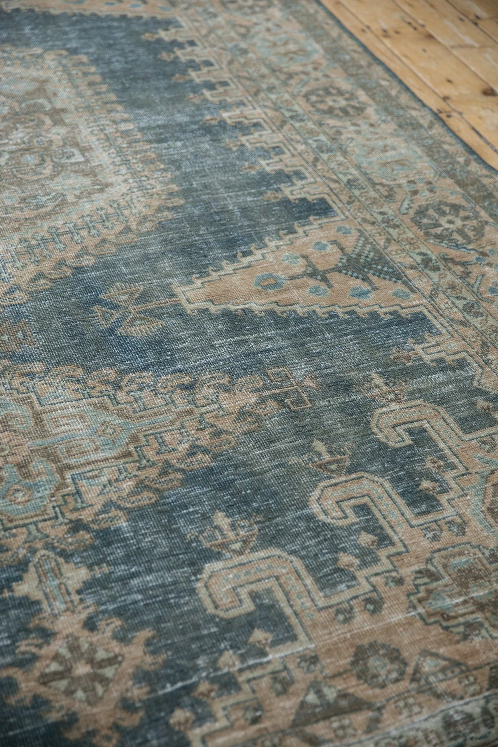 7.5x11 Vintage Distressed Veece Carpet - Image 10
