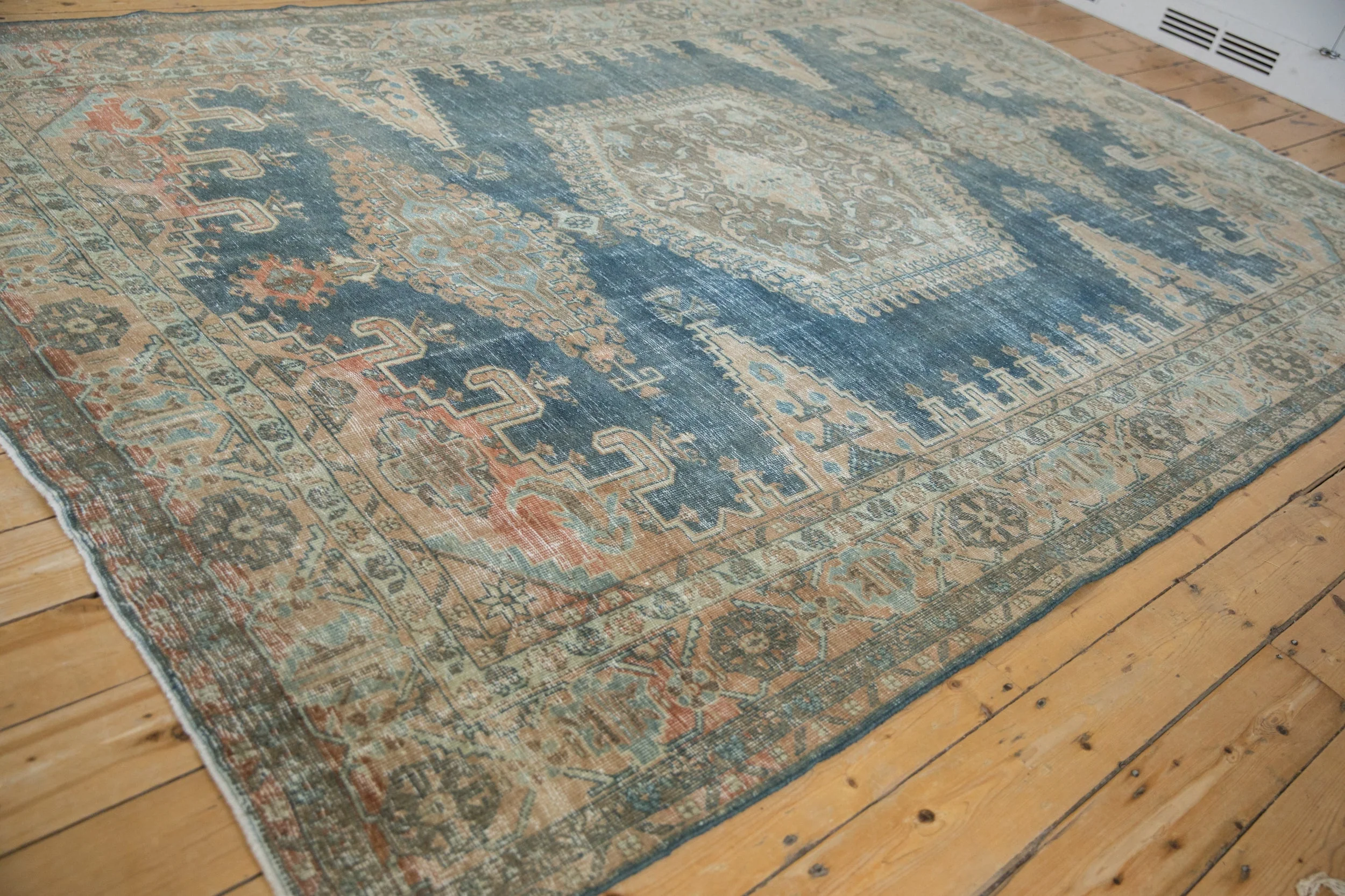 7.5x11 Vintage Distressed Veece Carpet - Image 7