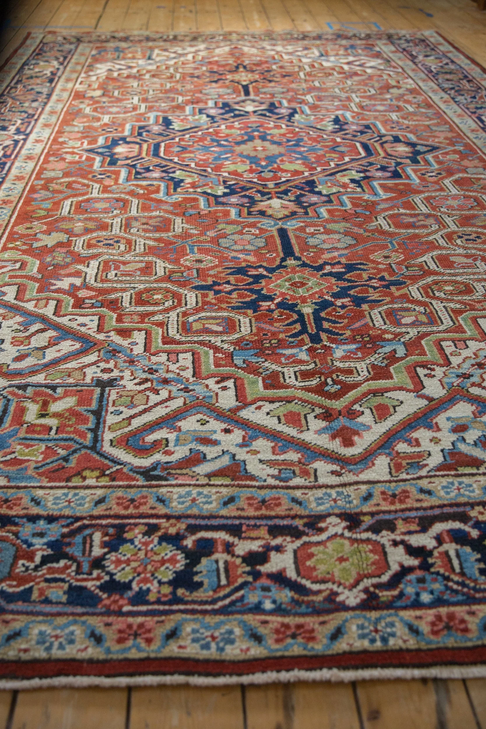 7.5x11 Vintage Heriz Carpet - Image 10