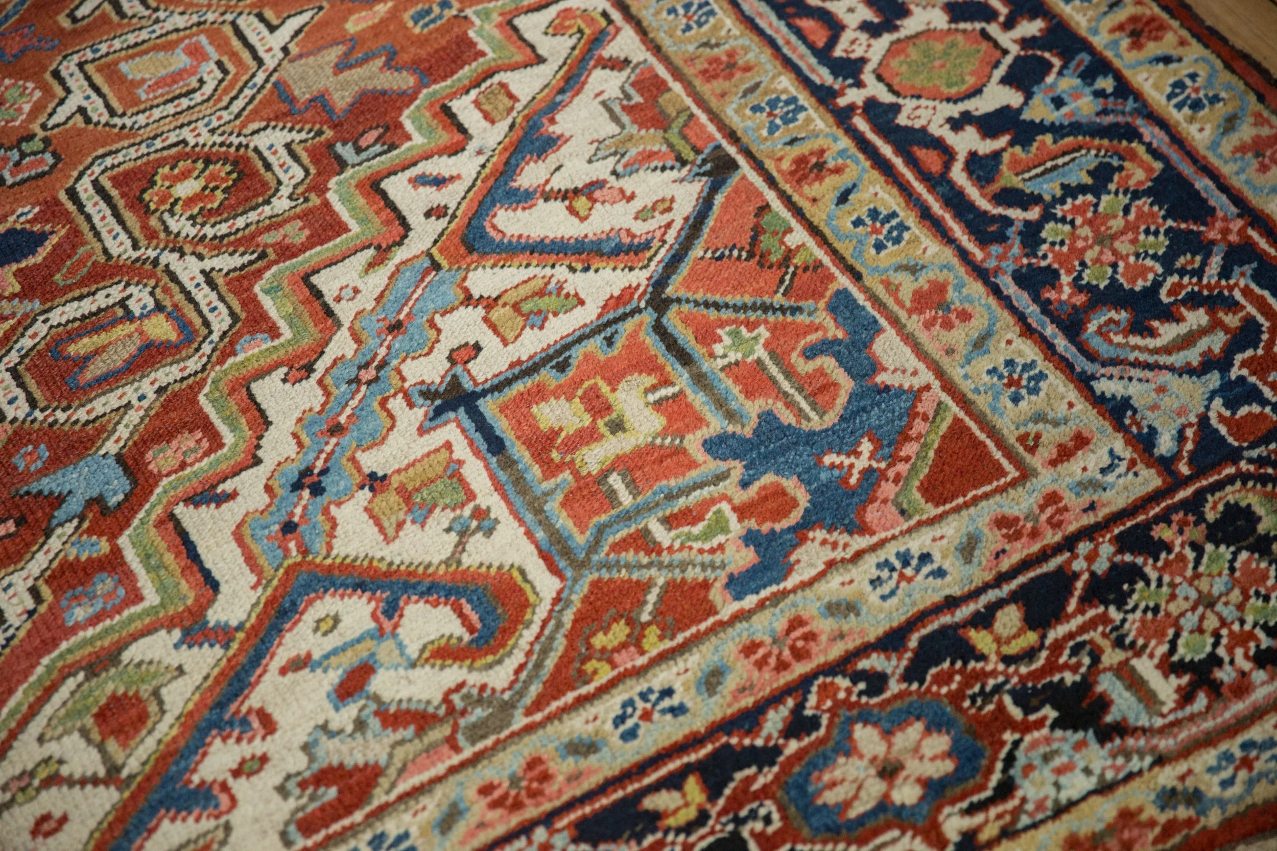 7.5x11 Vintage Heriz Carpet - Image 5