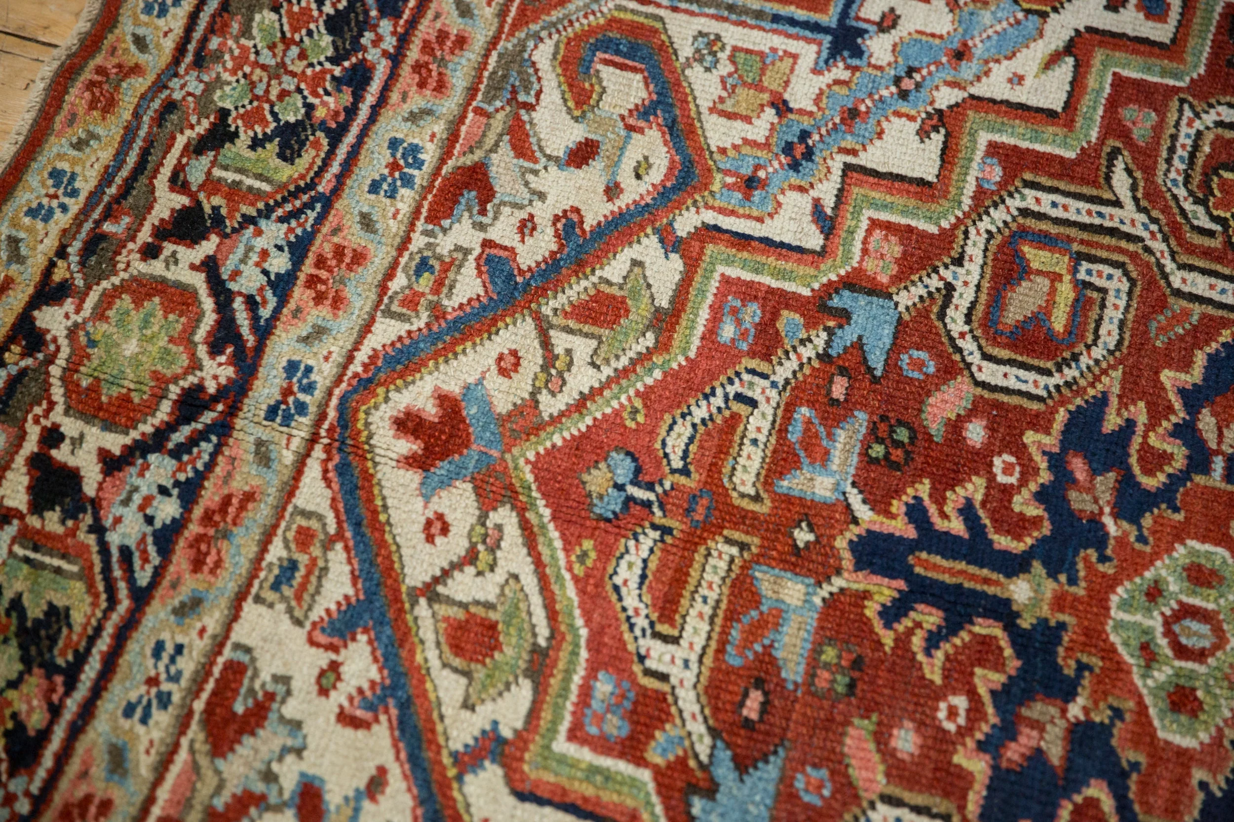 7.5x11 Vintage Heriz Carpet - Image 7