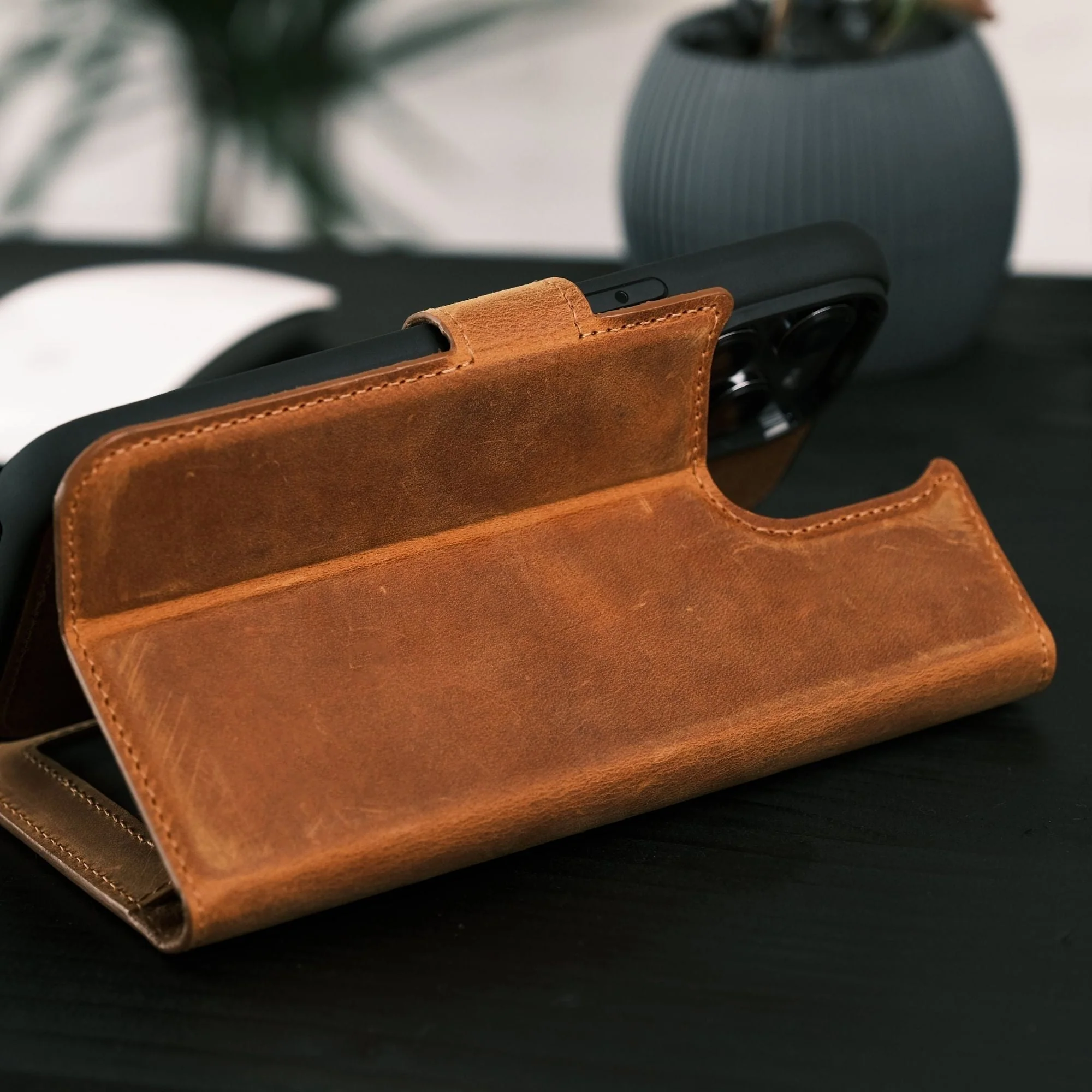 Casper Leather iPhone 15 Series Wallet Case - Image 8