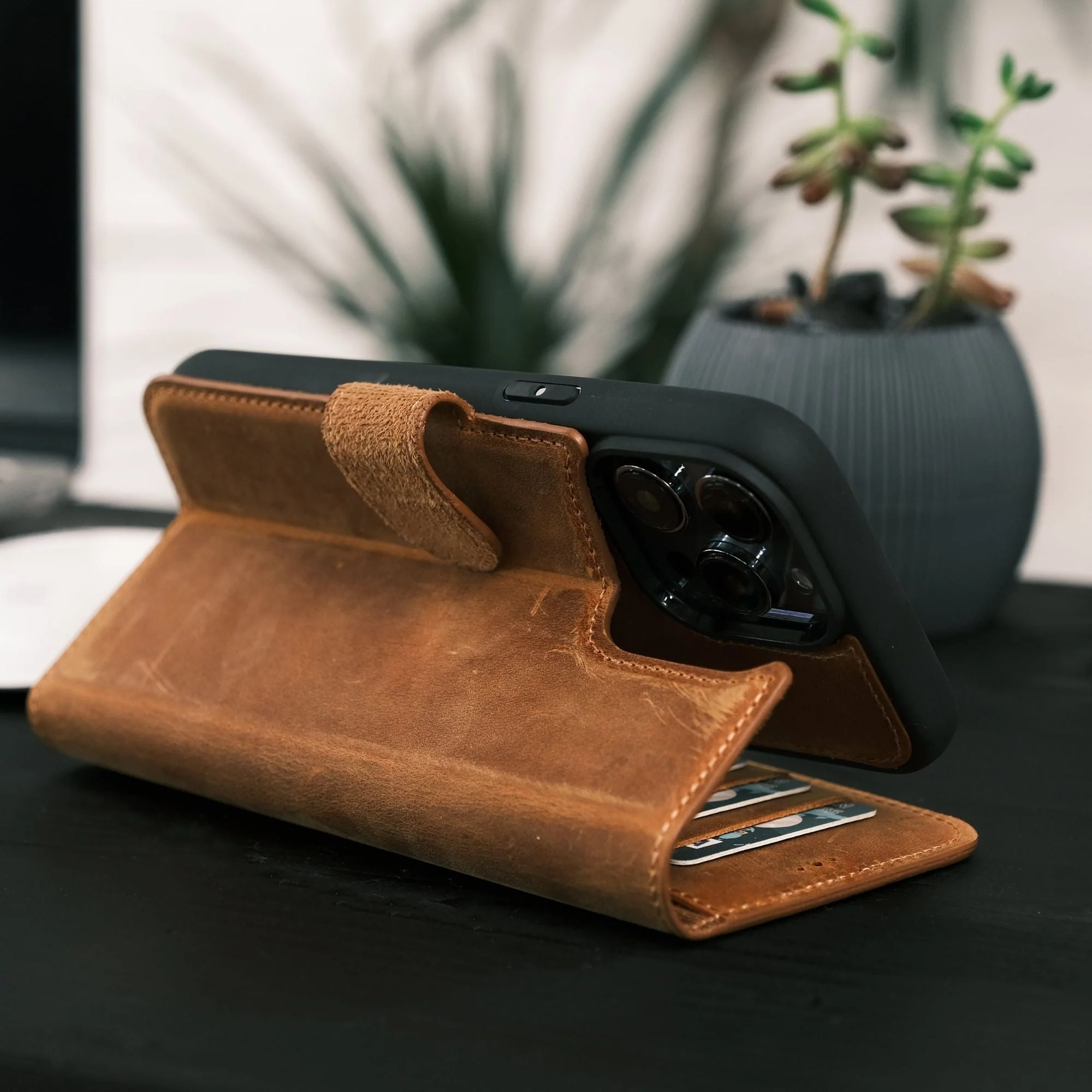 Casper Leather iPhone 15 Series Wallet Case - Image 9