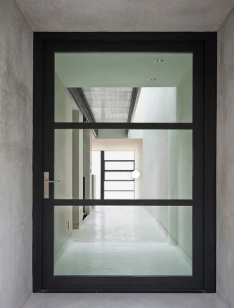 Crios 3 Panel Pivot Door - Image 3