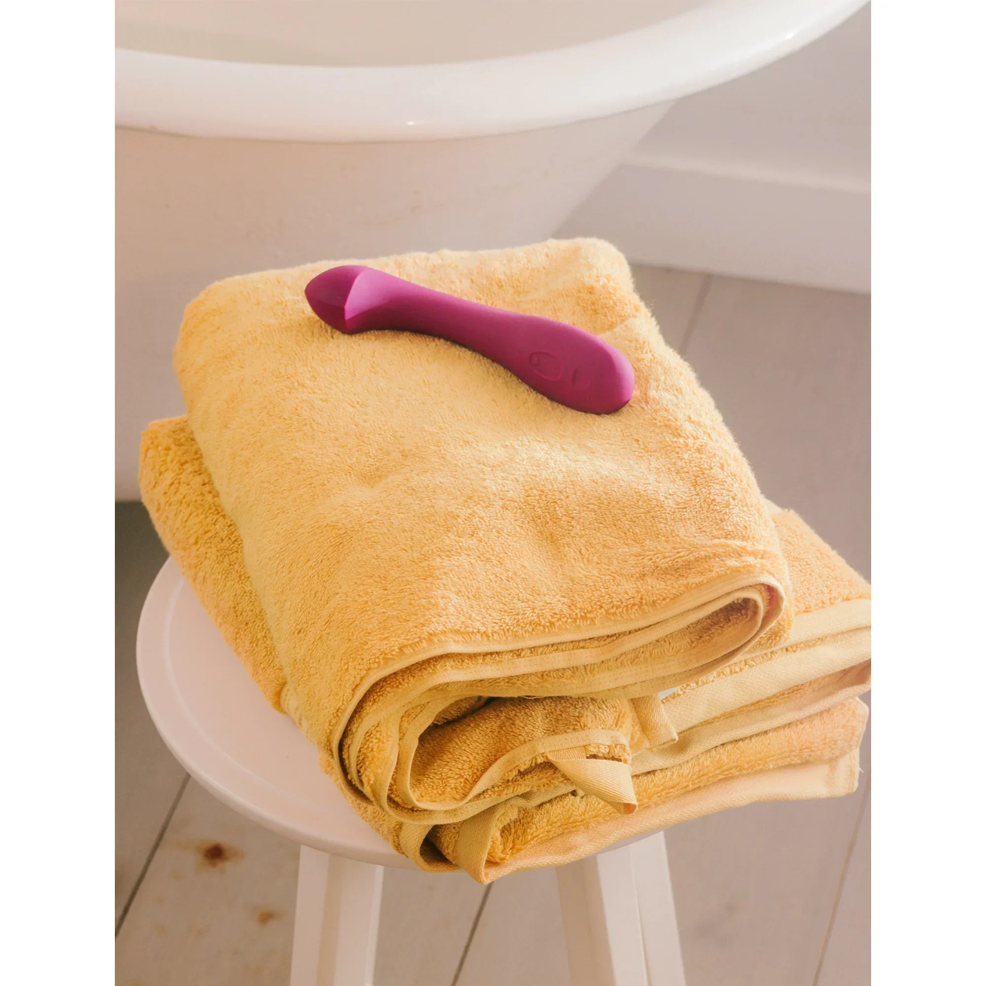 Dame Products Arc Curved Massager for Women - 5 Intensity Levels, Waterproof - Image 4