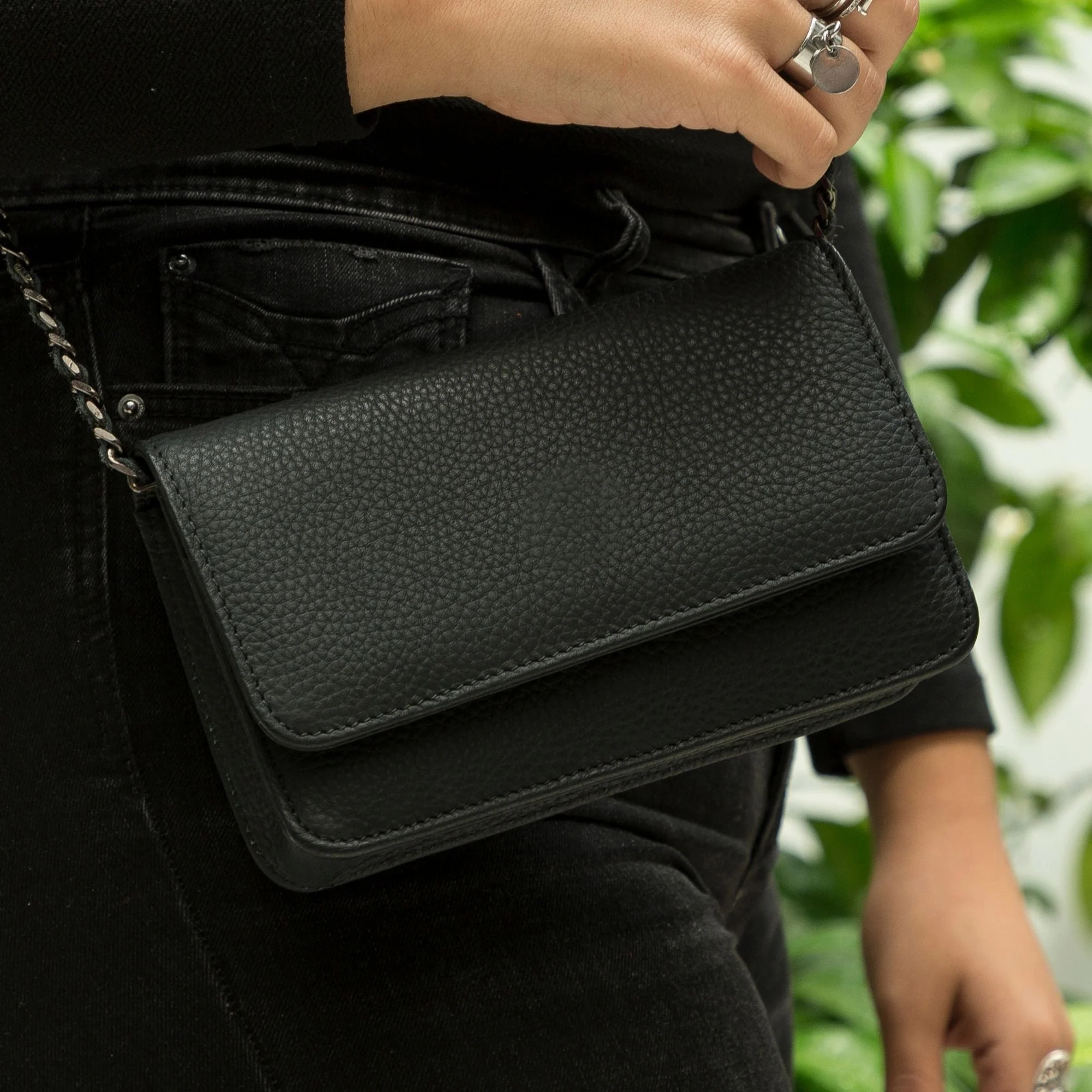 Evanston Minimalist Leather Handbag for Women - Image 2
