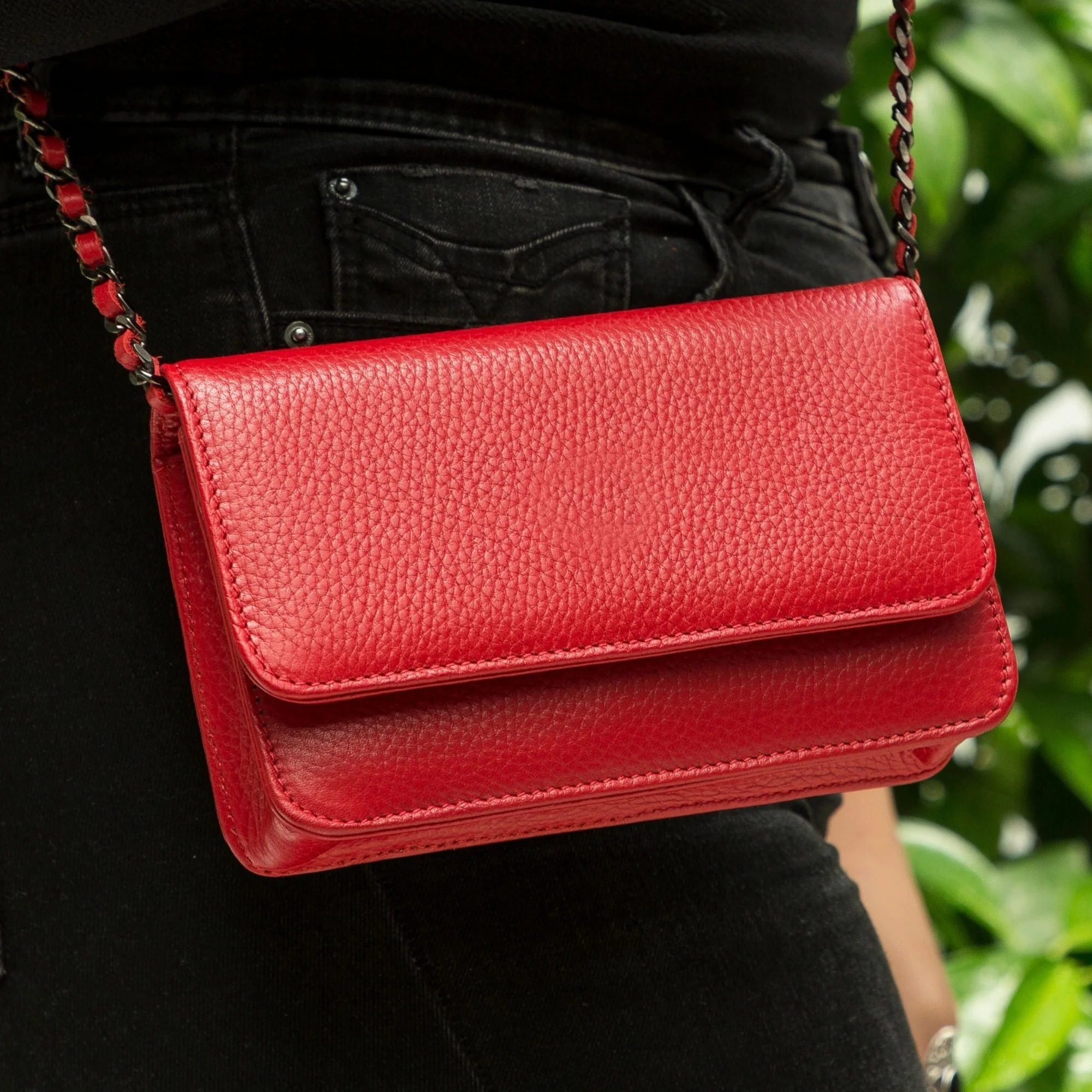 Evanston Minimalist Leather Handbag for Women - Image 7