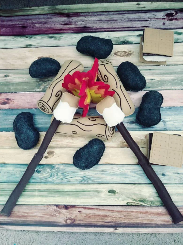 Felt campfire play set gift for kids- fake fire pit  - camper decor - bonfire - set for two - photography prop - Image 2