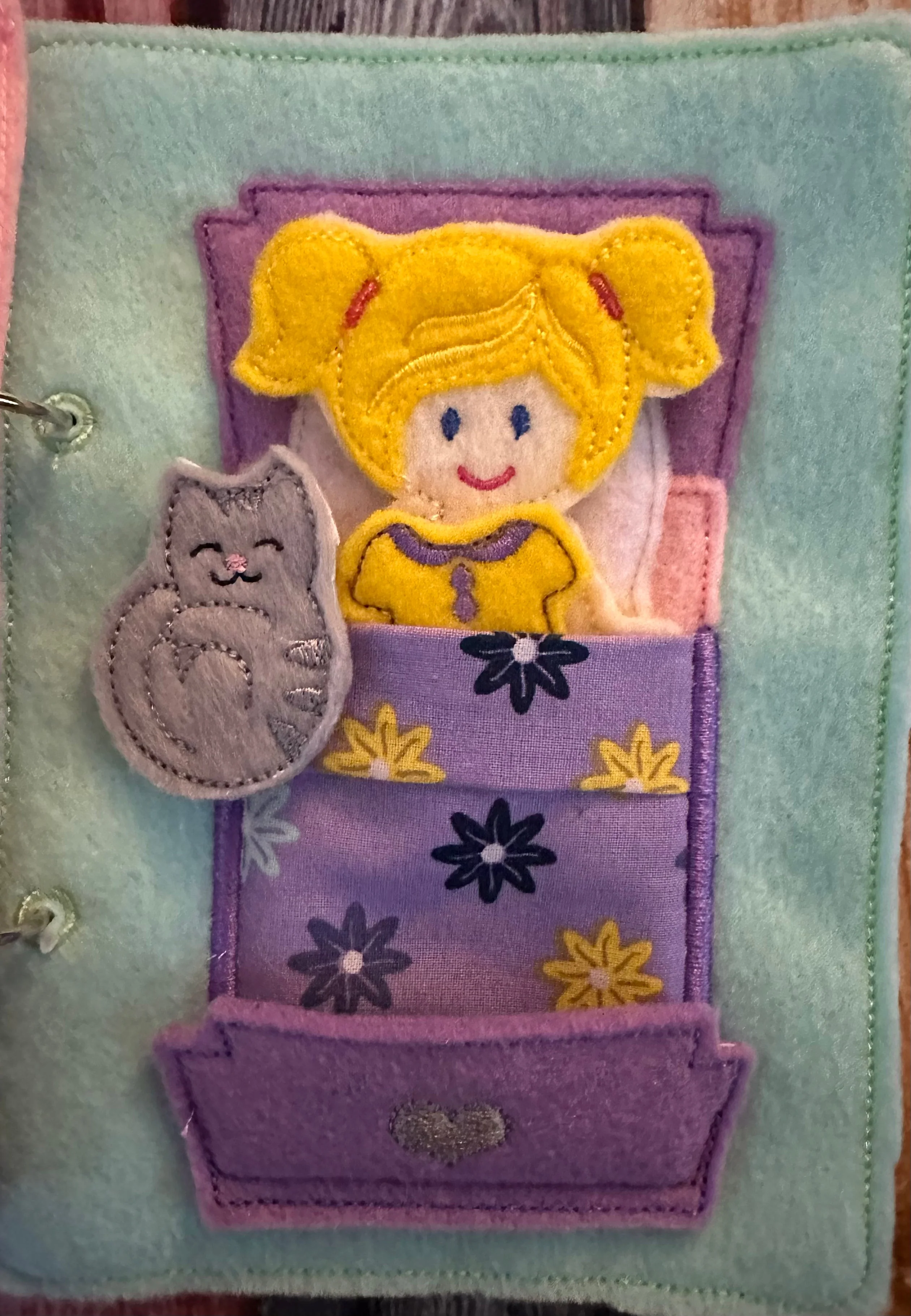 Felt Dollhouse Quiet Book - Toddler Activity Book - Educational Gift for Girls - Learning Toy - Unpaper Doll - Image 9