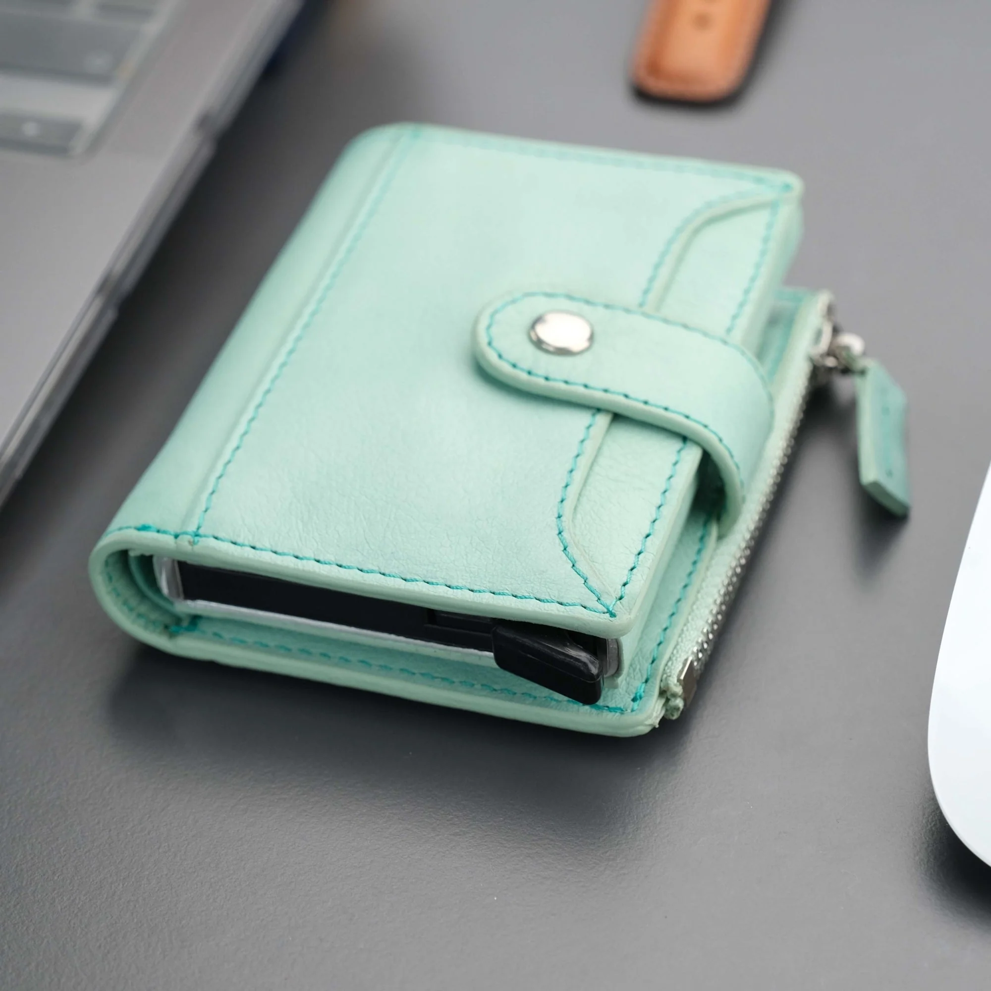 Glenrock Green Leather Pop-up Cardholder Wallet - Image 9