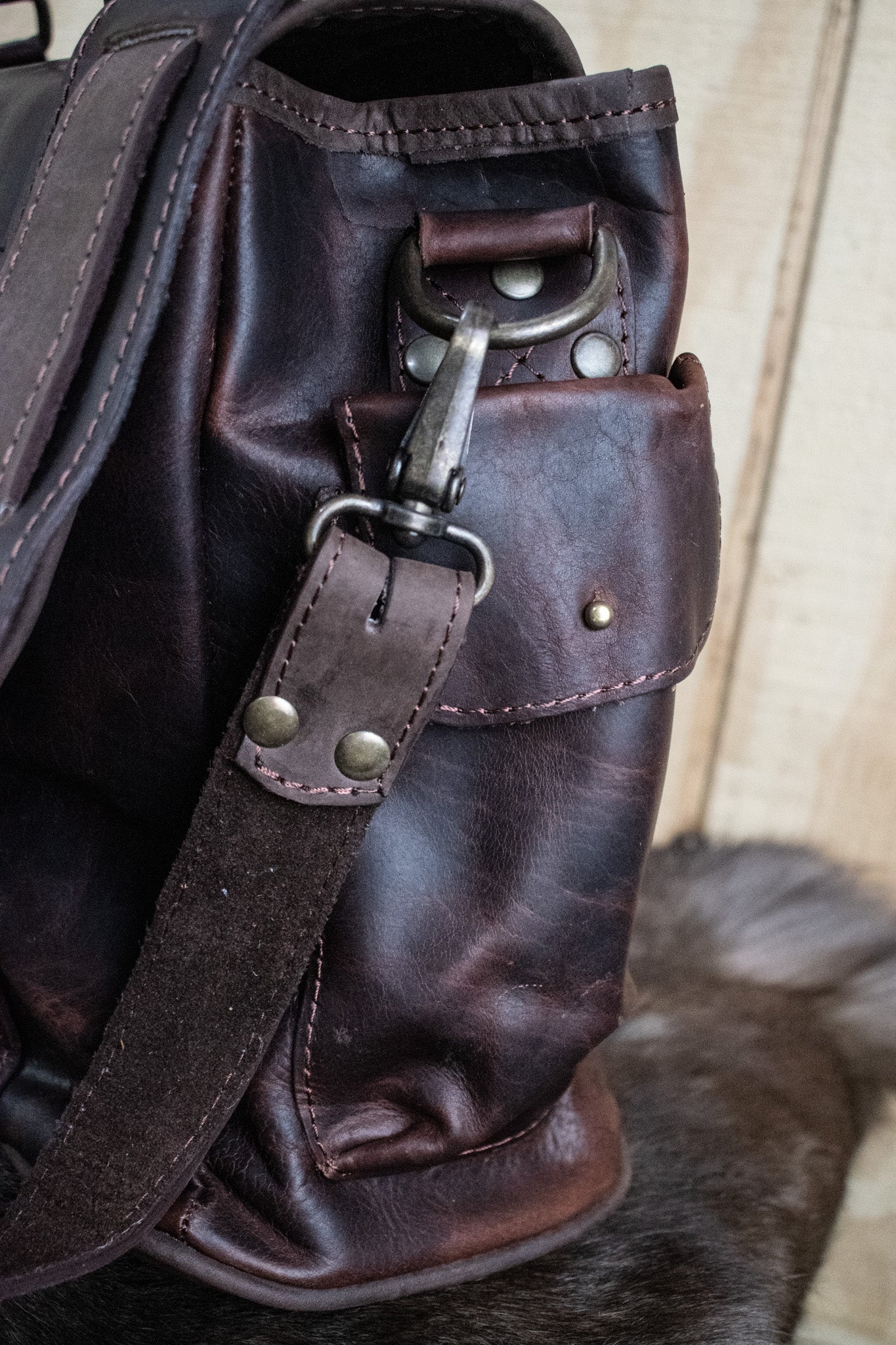 Leather Hide Laptop Bag - Rustic Mahogany and Brown (Clasps) - Image 6