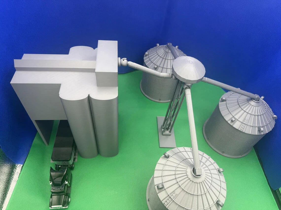 Model Grain Elevator Play Set - Image 2