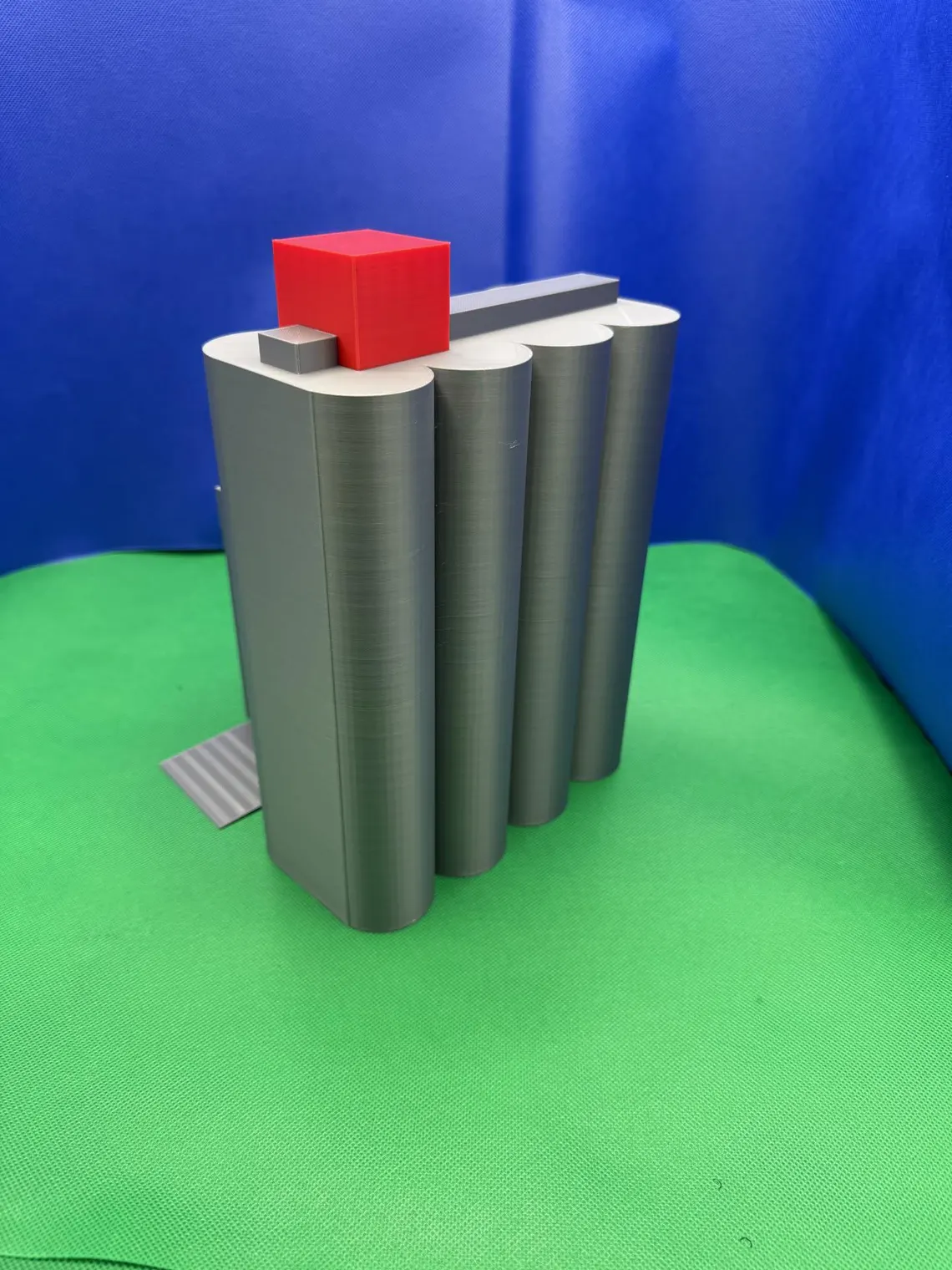 Model Grain Silo Play Set - Image 2