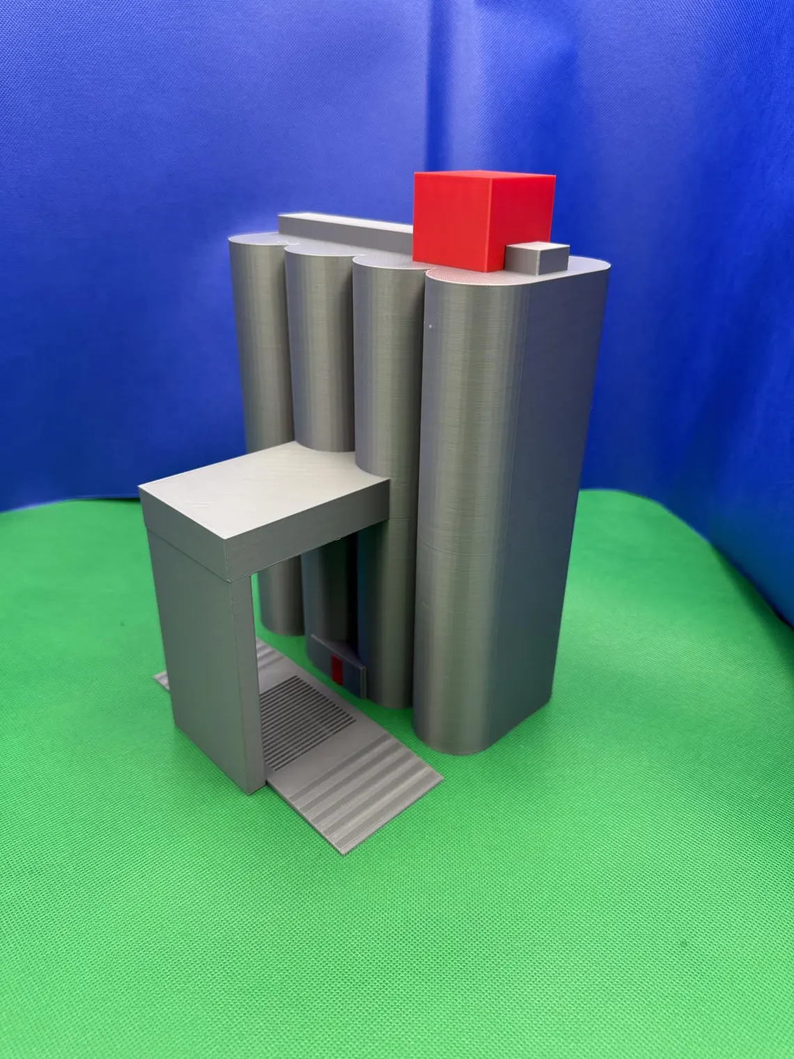 Model Grain Silo Play Set - Image 3