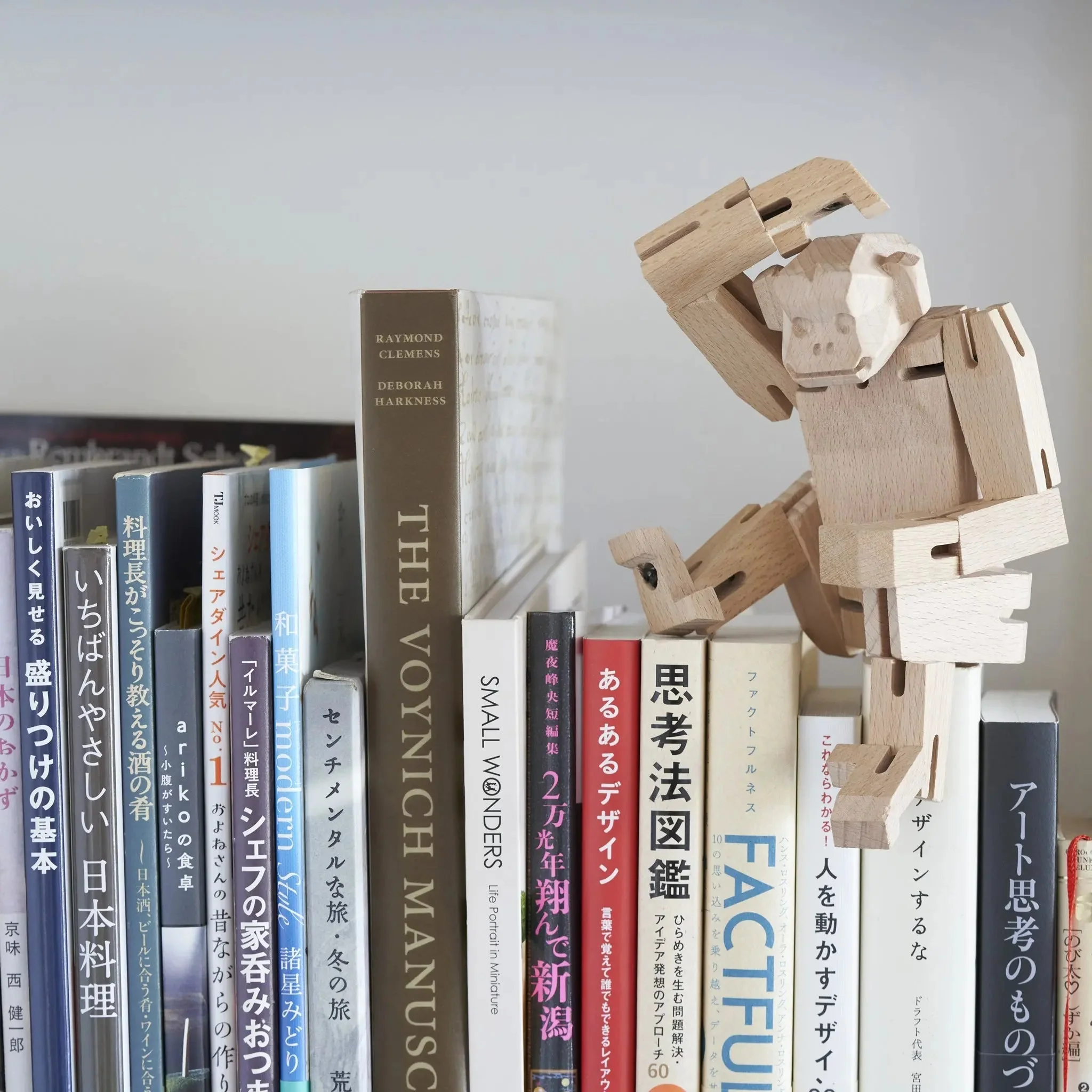 Modern Wooden Monkey Decor – Interactive Puzzle & Art Piece - Image 15