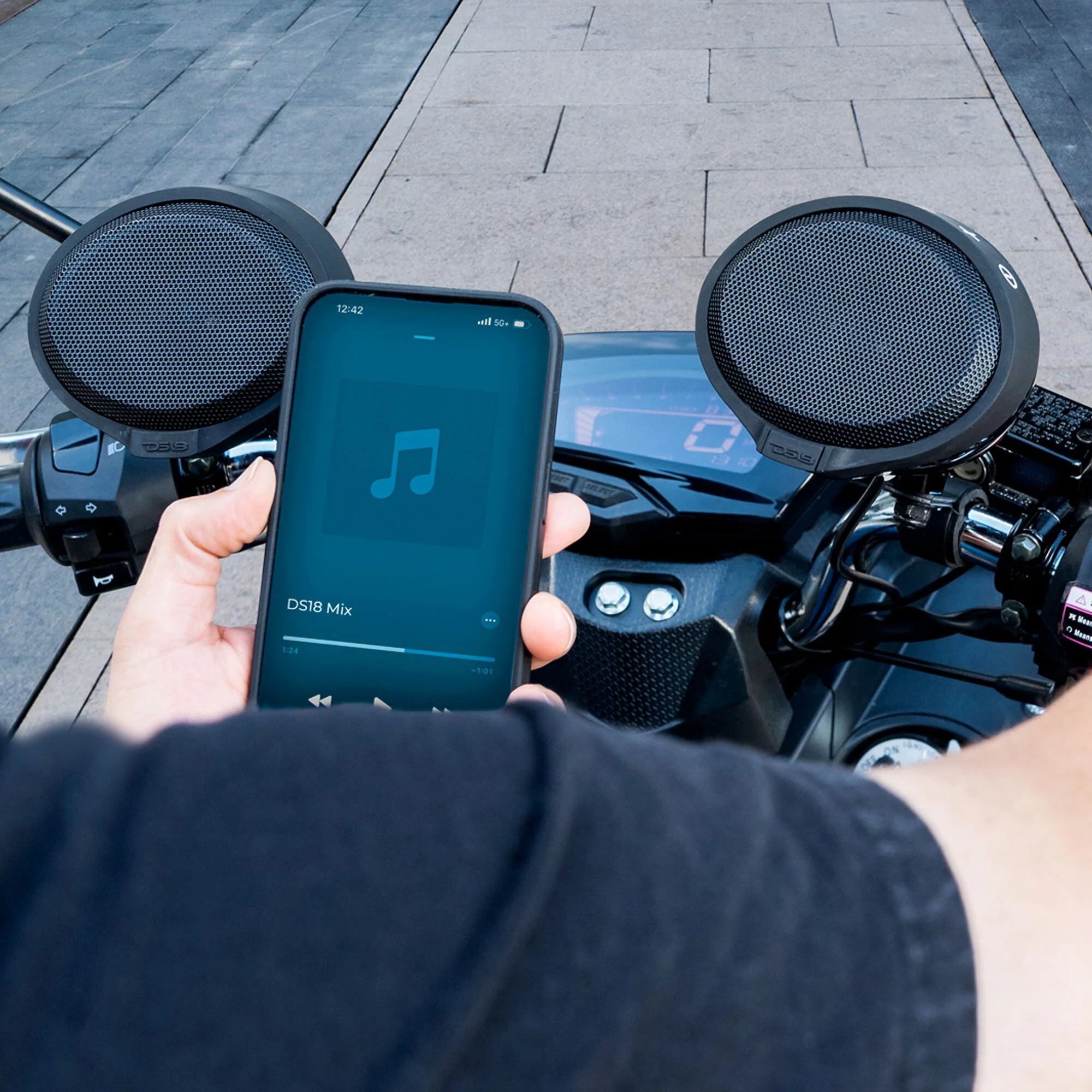 Motorcycle Handlebar Mounted Bluetooth Speaker System with Neodymium Magnet - Image 2