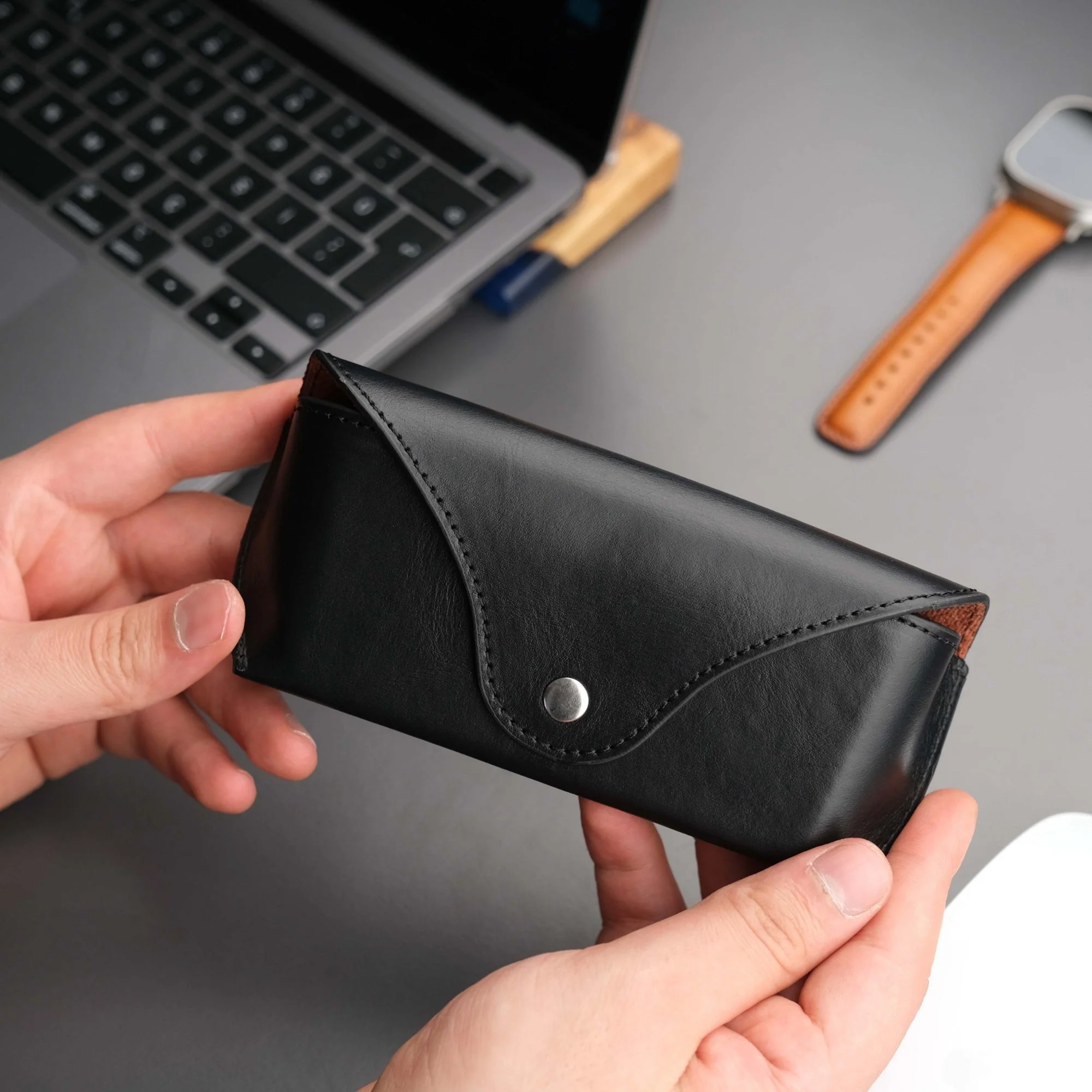 Rochester Full-Grain Leather Eyeglass Case - Image 10