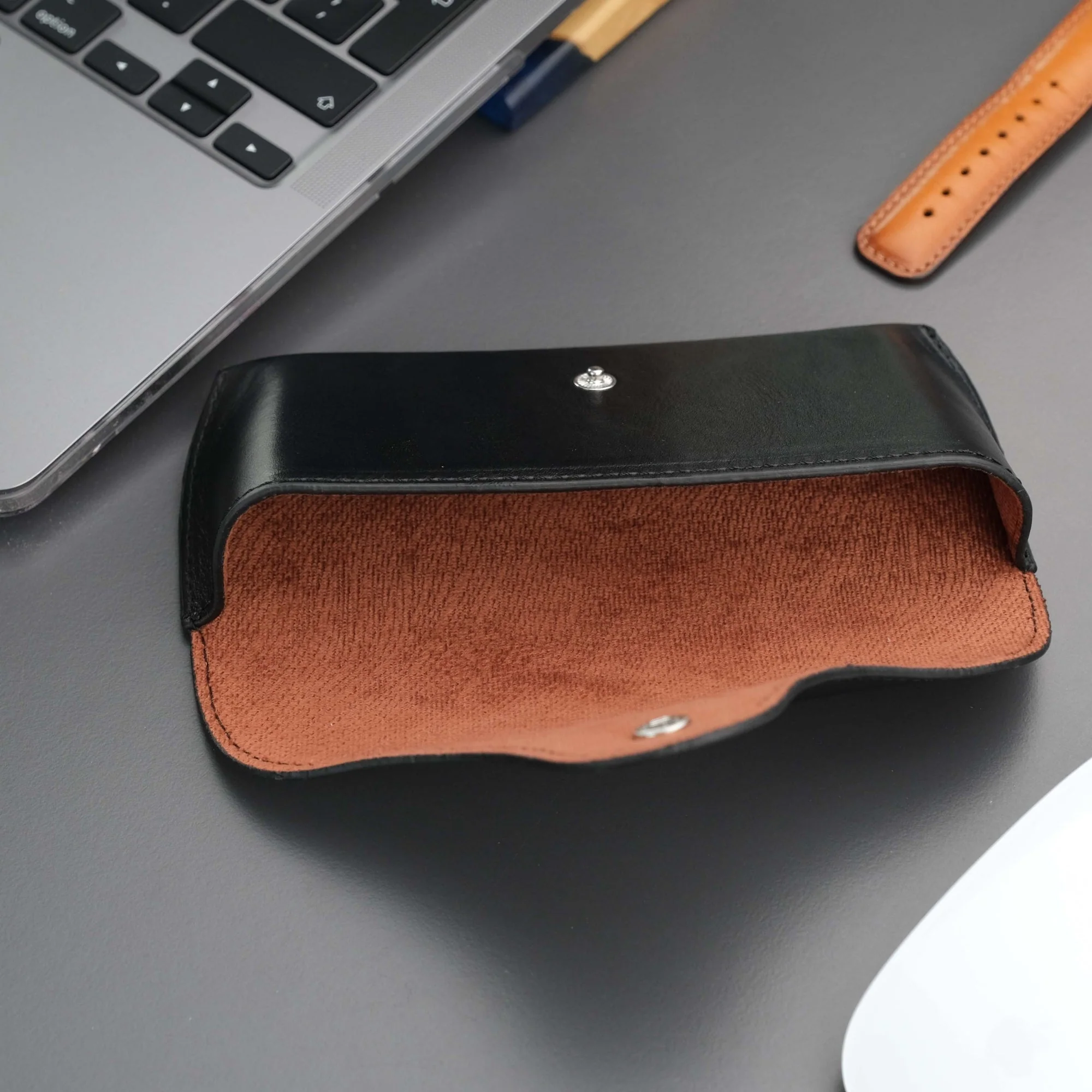 Rochester Full-Grain Leather Eyeglass Case - Image 15