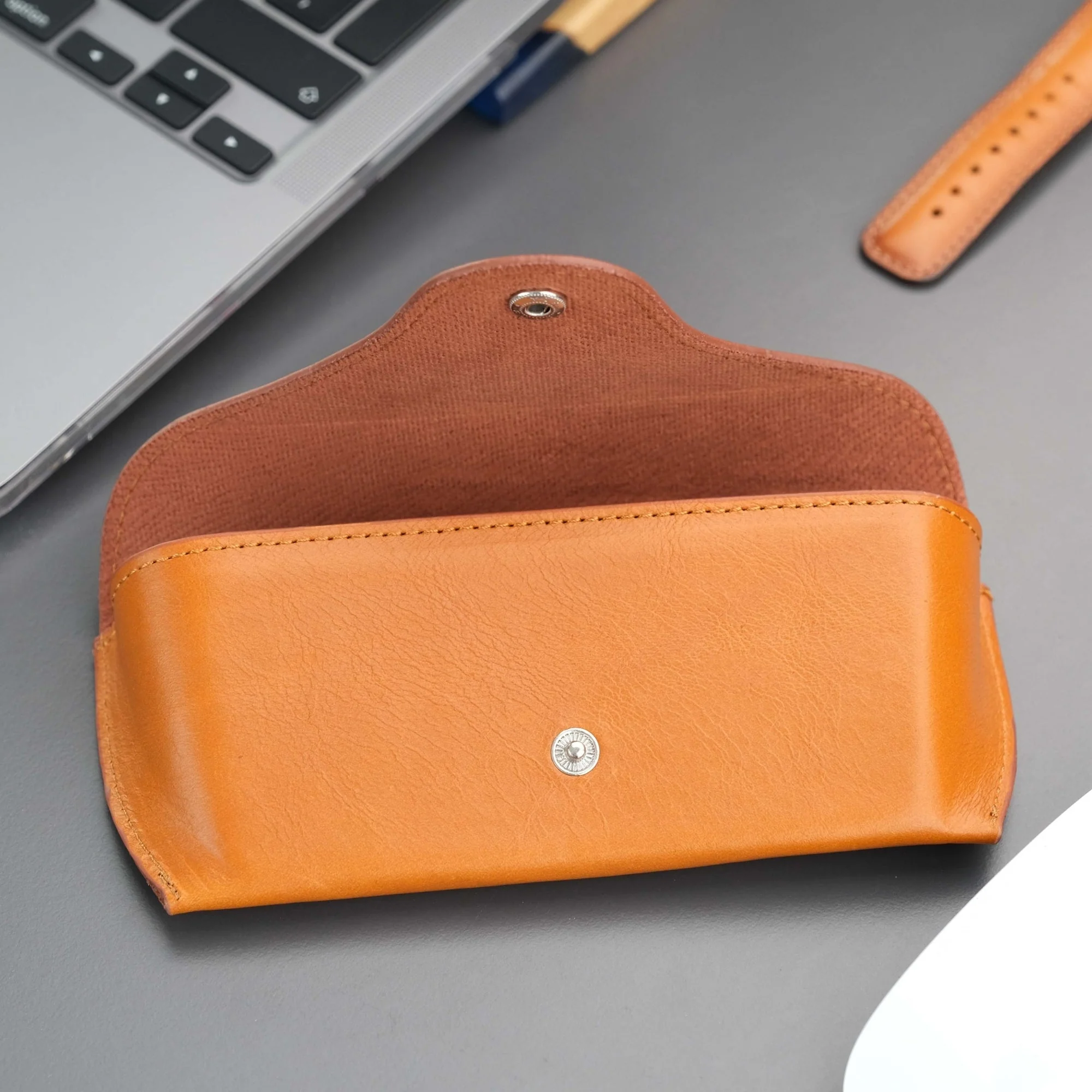Rochester Full-Grain Leather Eyeglass Case - Image 22