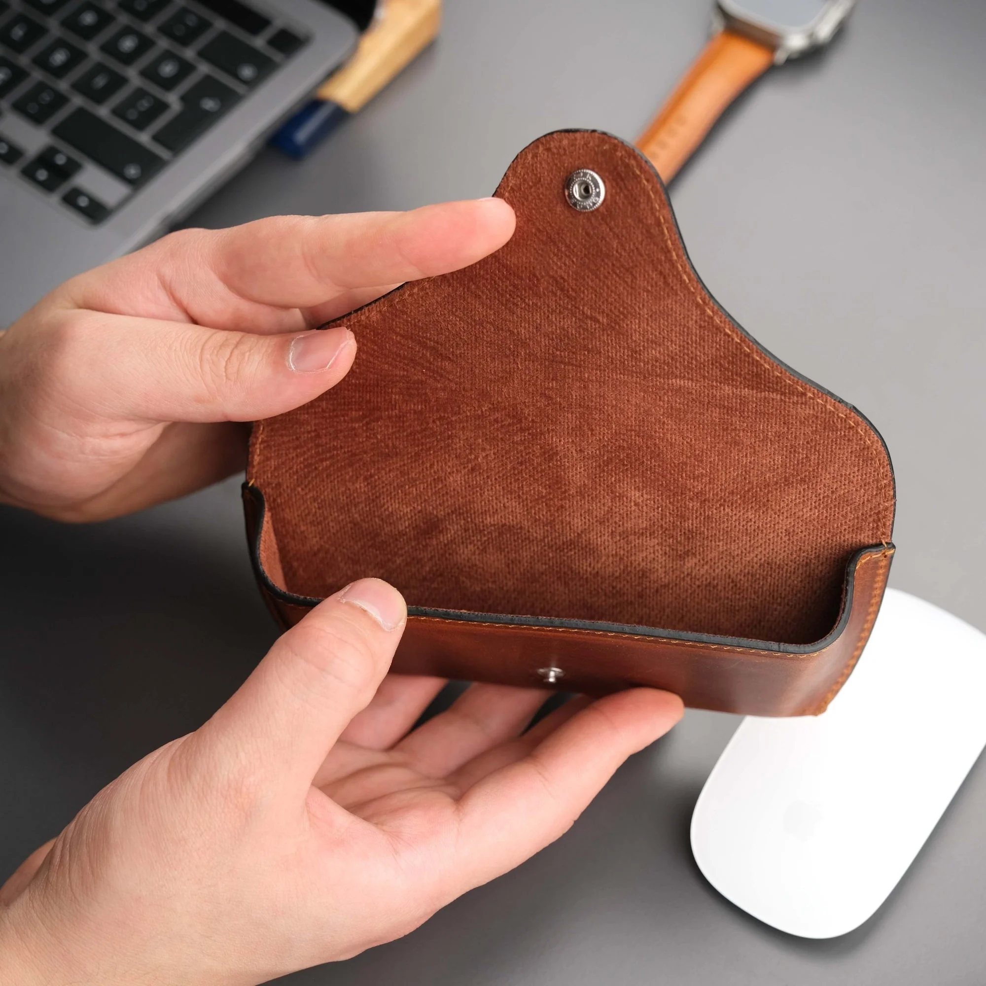 Rochester Full-Grain Leather Eyeglass Case - Image 4