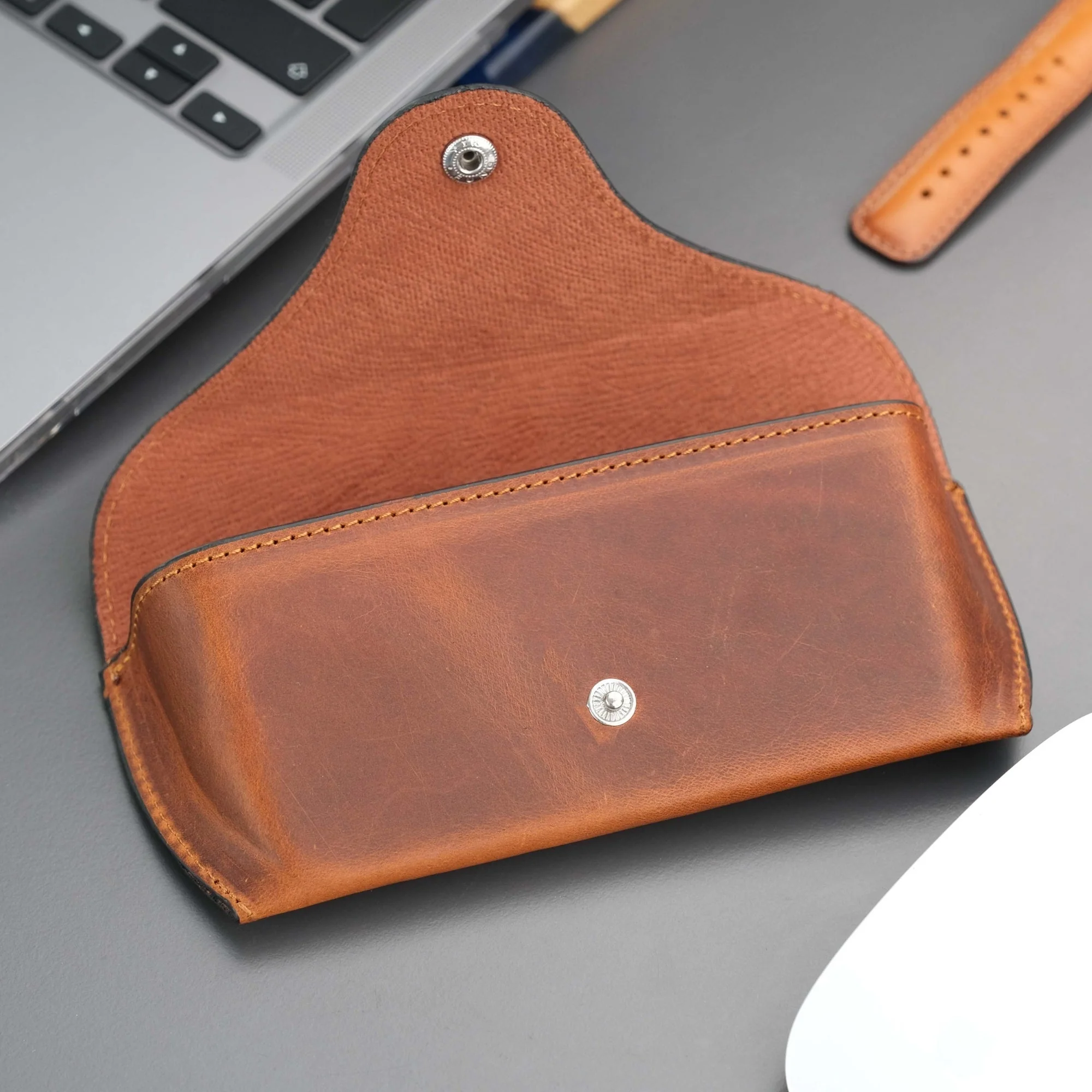 Rochester Full-Grain Leather Eyeglass Case - Image 6