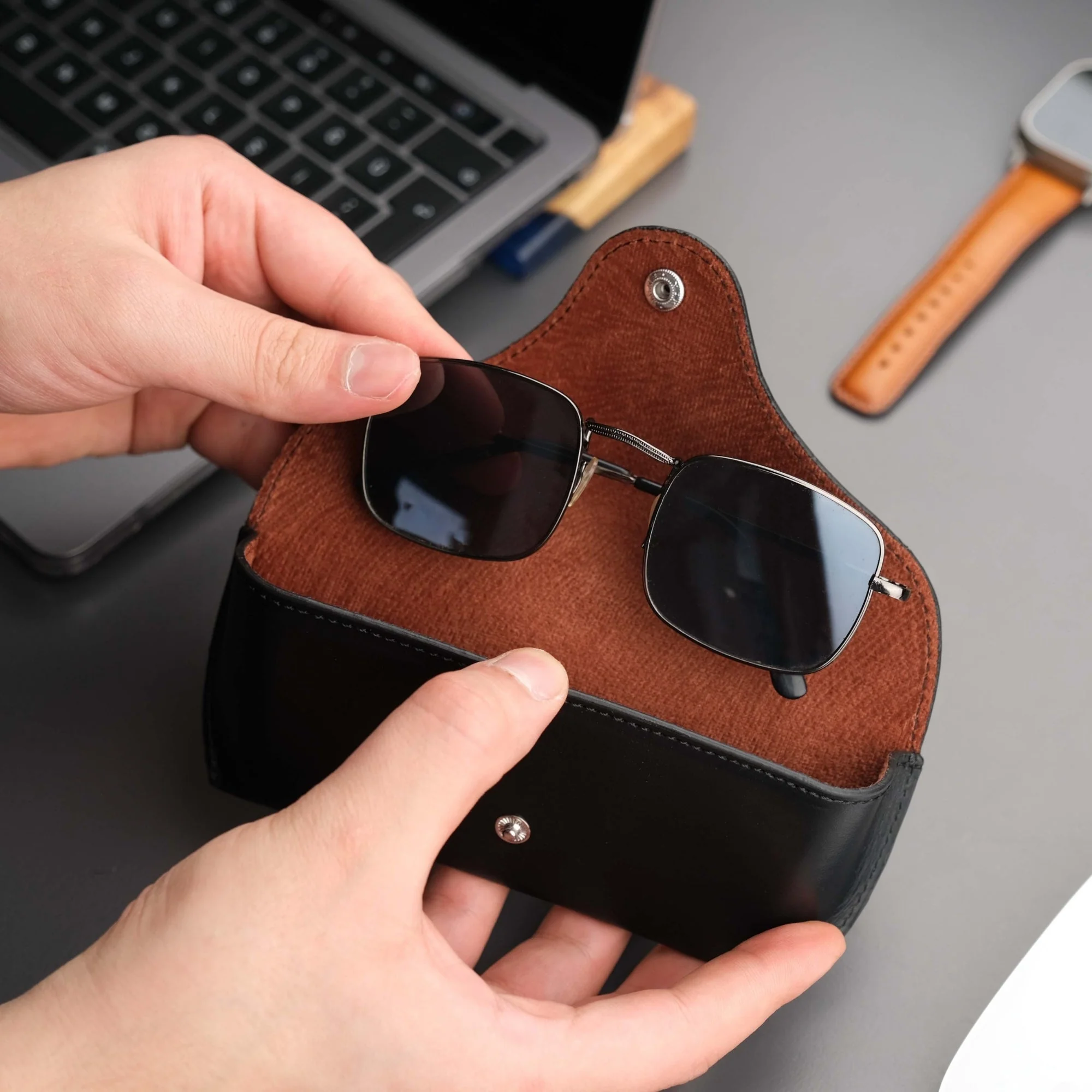 Rochester Full-Grain Leather Eyeglass Case - Image 9