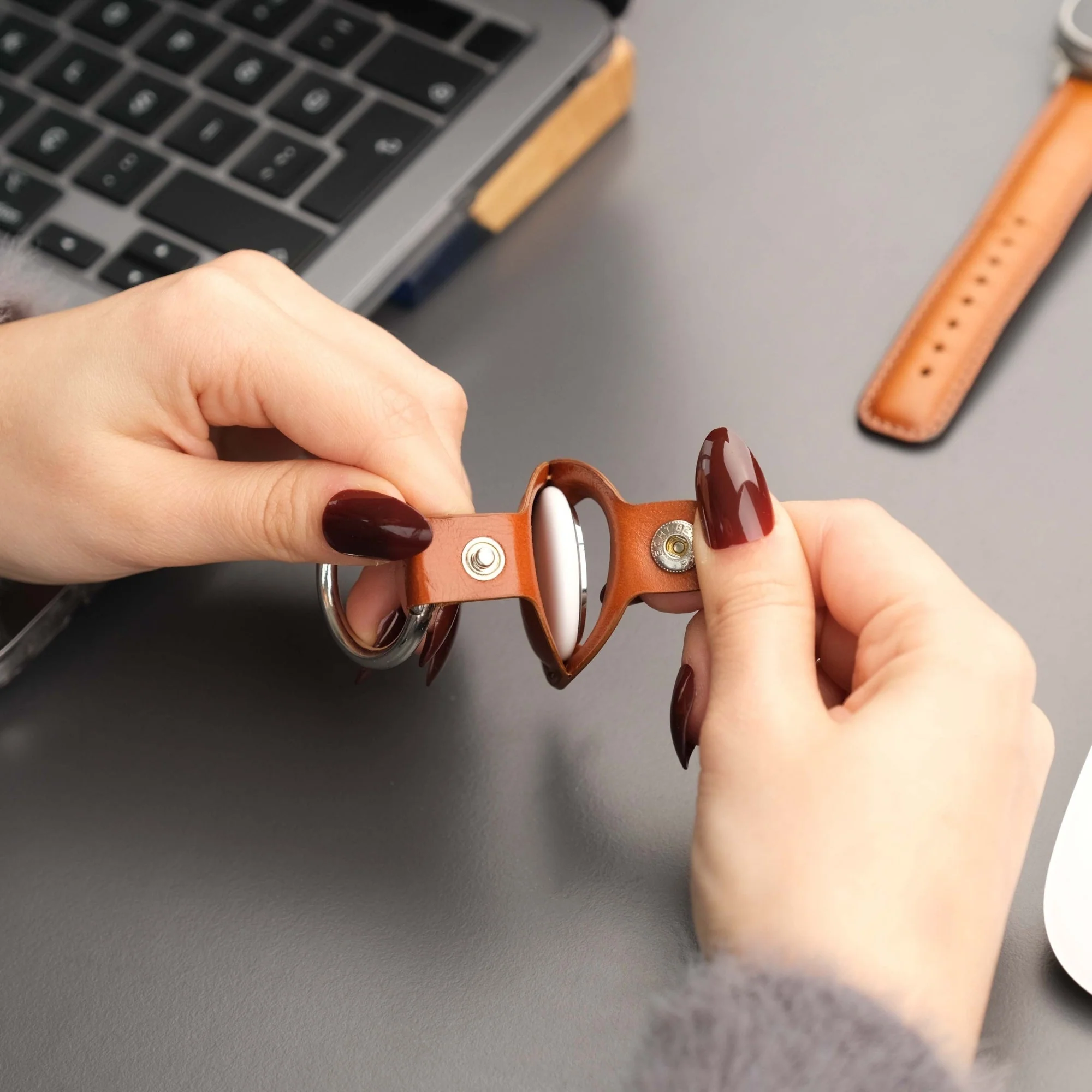 Saratoga Leather AirTag Holder - Image 3
