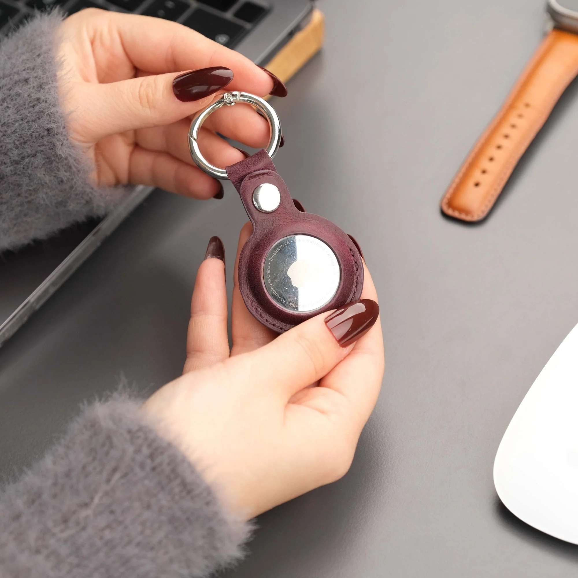 Saratoga Leather AirTag Holder - Image 36