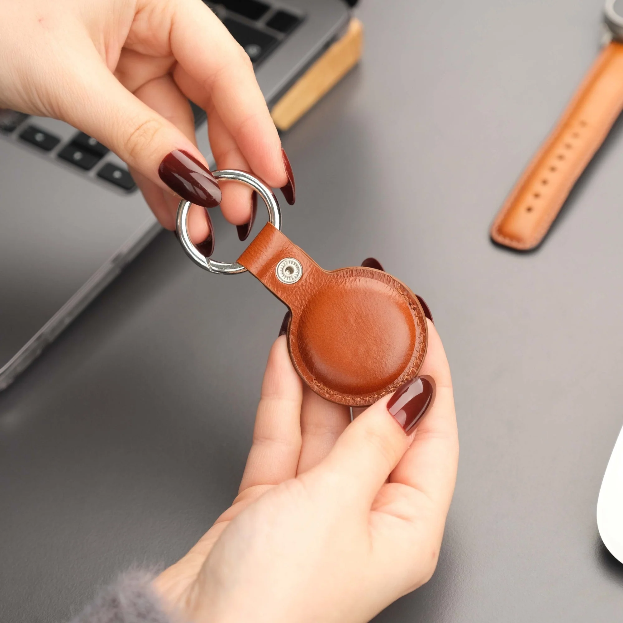 Saratoga Leather AirTag Holder - Image 4