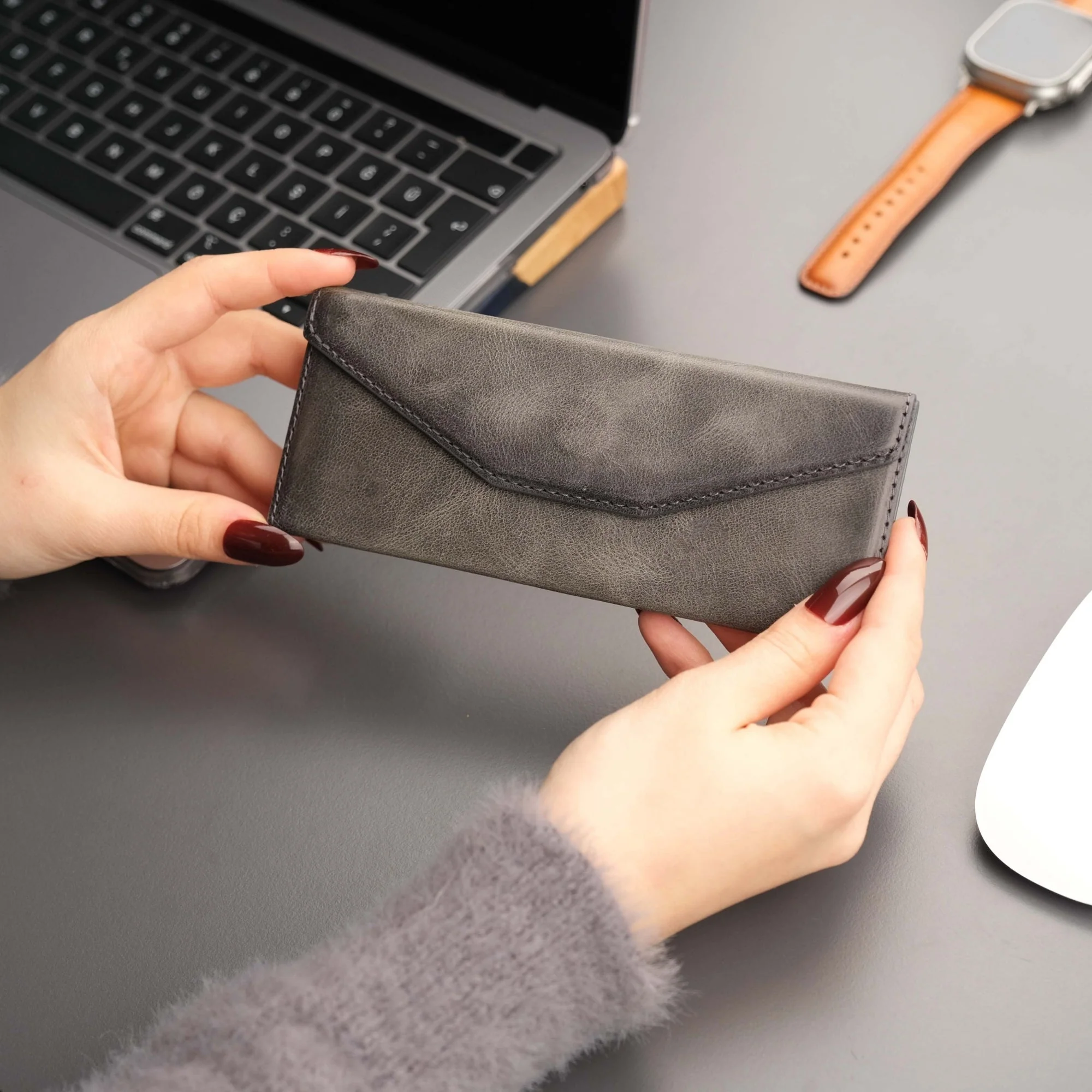 Triangle Leather Glasses Case – Vintage Eyewear Holder - Image 10