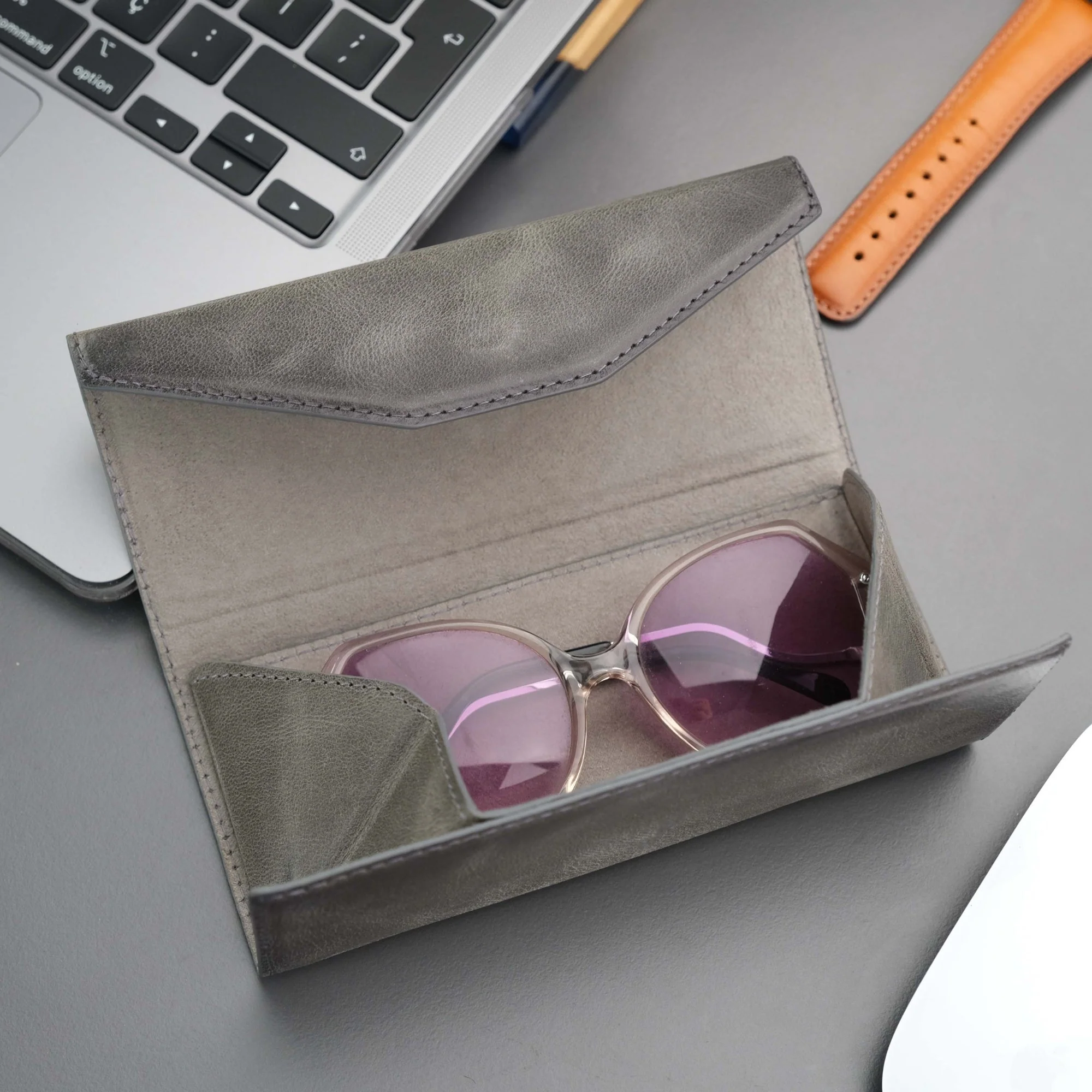 Triangle Leather Glasses Case – Vintage Eyewear Holder - Image 13