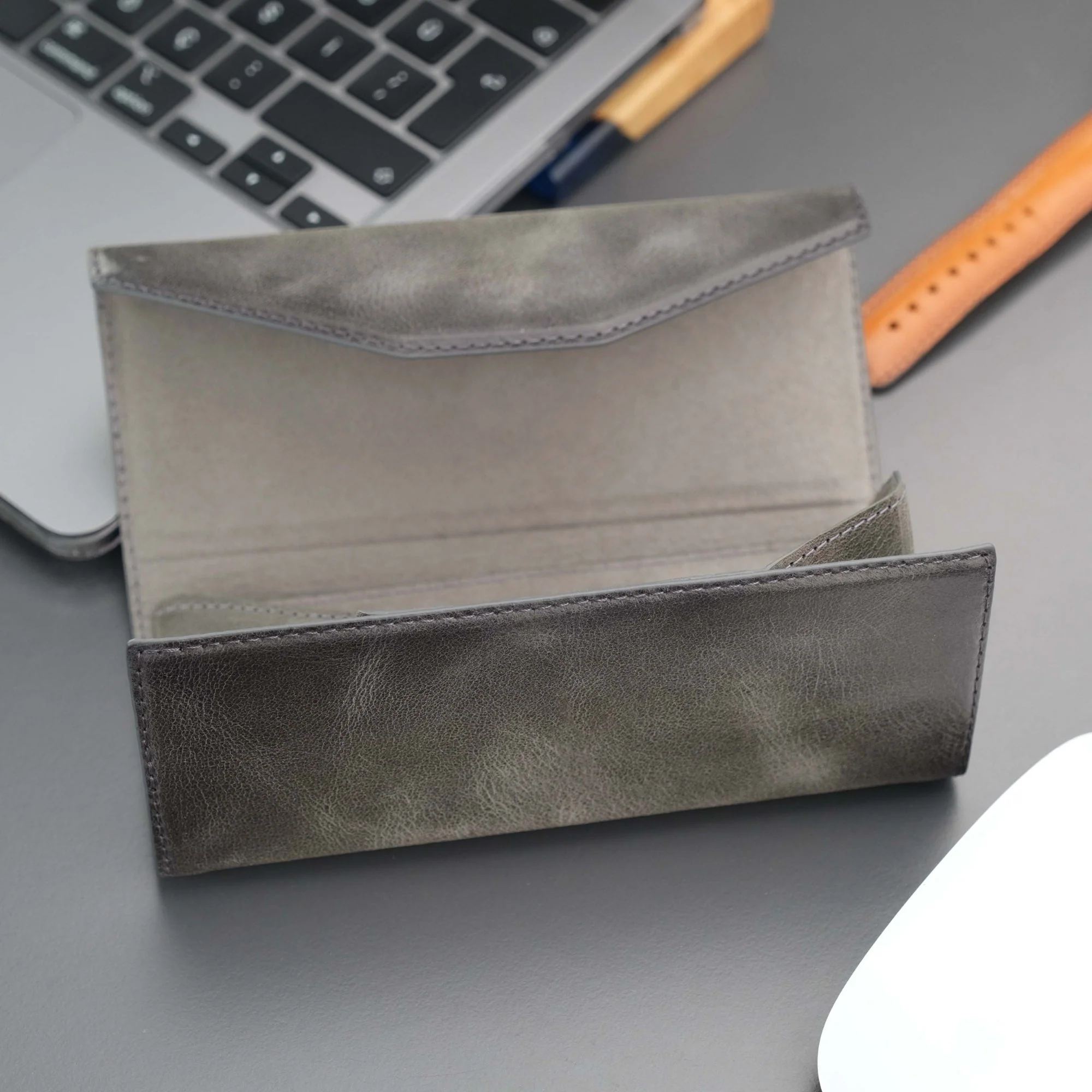 Triangle Leather Glasses Case – Vintage Eyewear Holder - Image 16