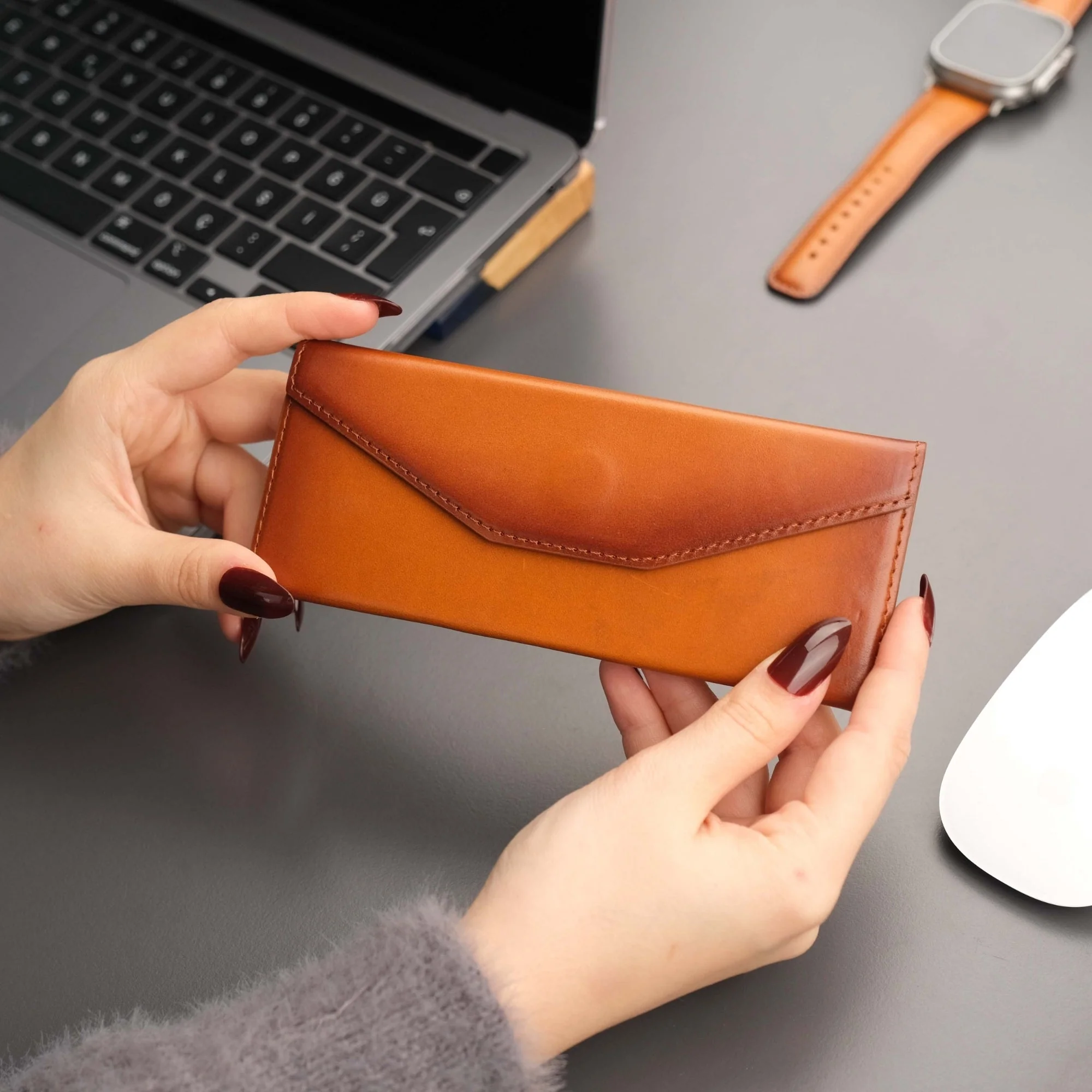Triangle Leather Glasses Case – Vintage Eyewear Holder - Image 2