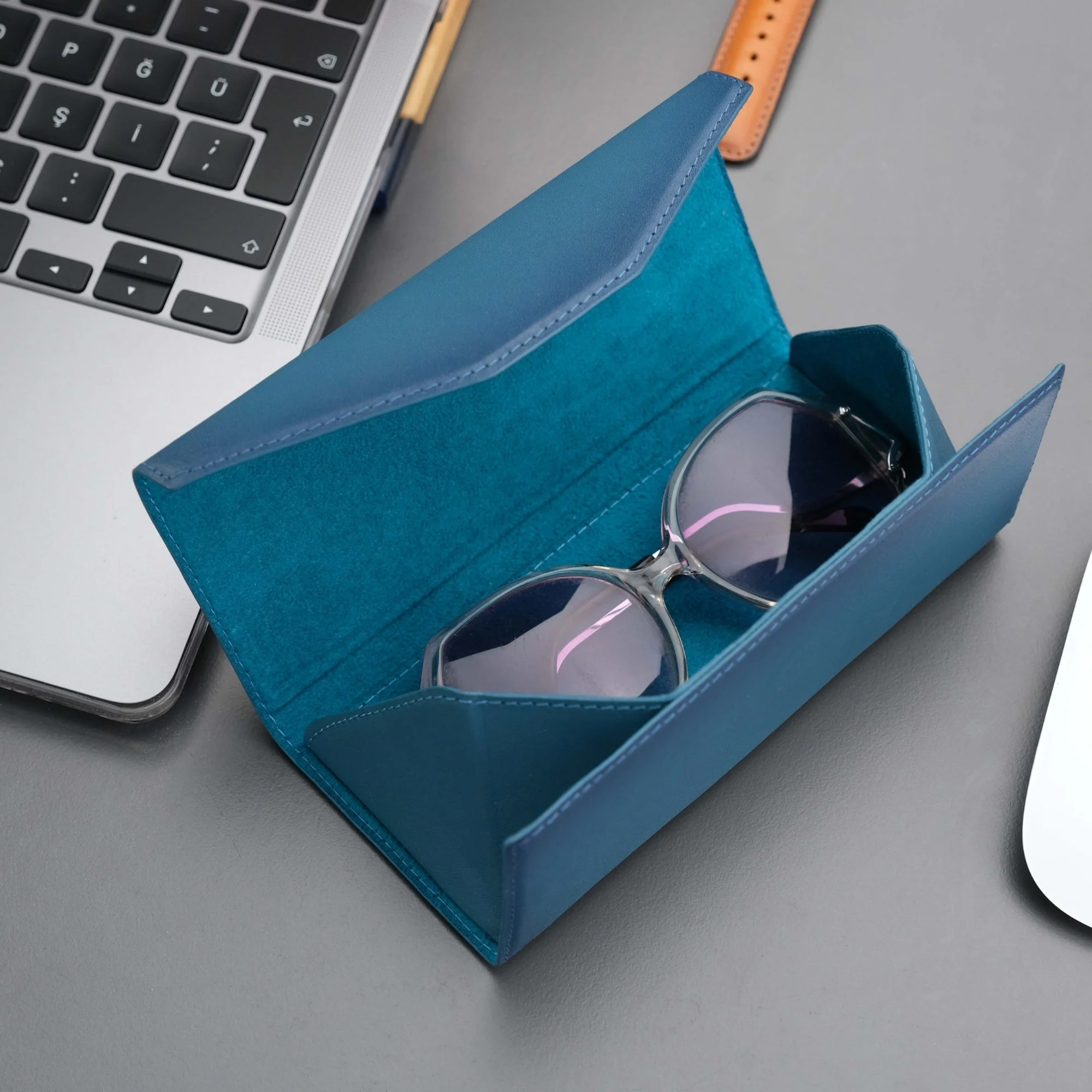 Triangle Leather Glasses Case – Vintage Eyewear Holder - Image 28