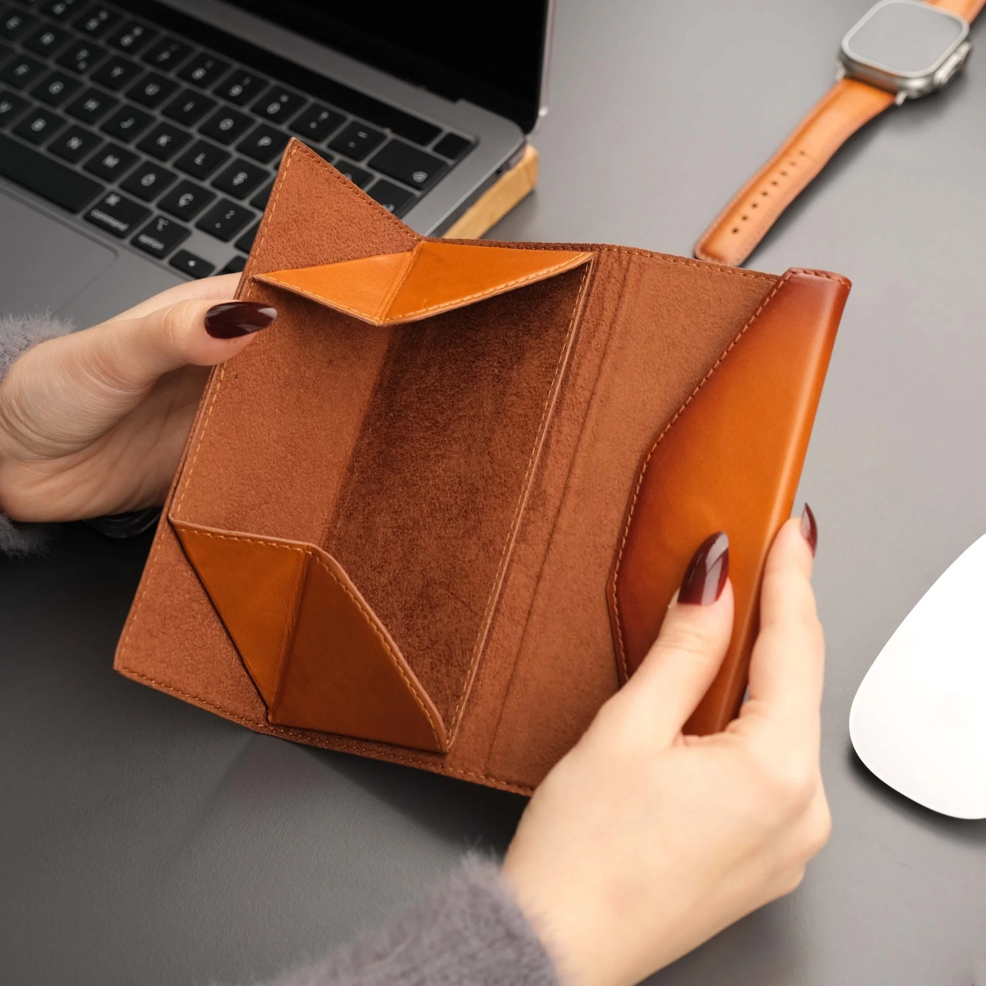Triangle Leather Glasses Case – Vintage Eyewear Holder - Image 3