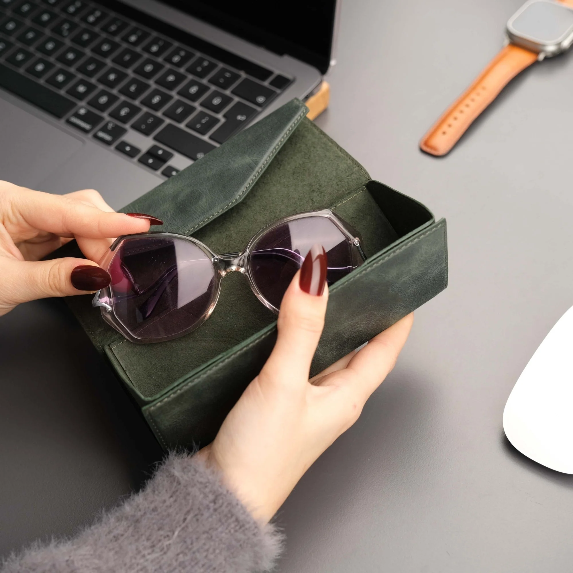 Triangle Leather Glasses Case – Vintage Eyewear Holder - Image 57