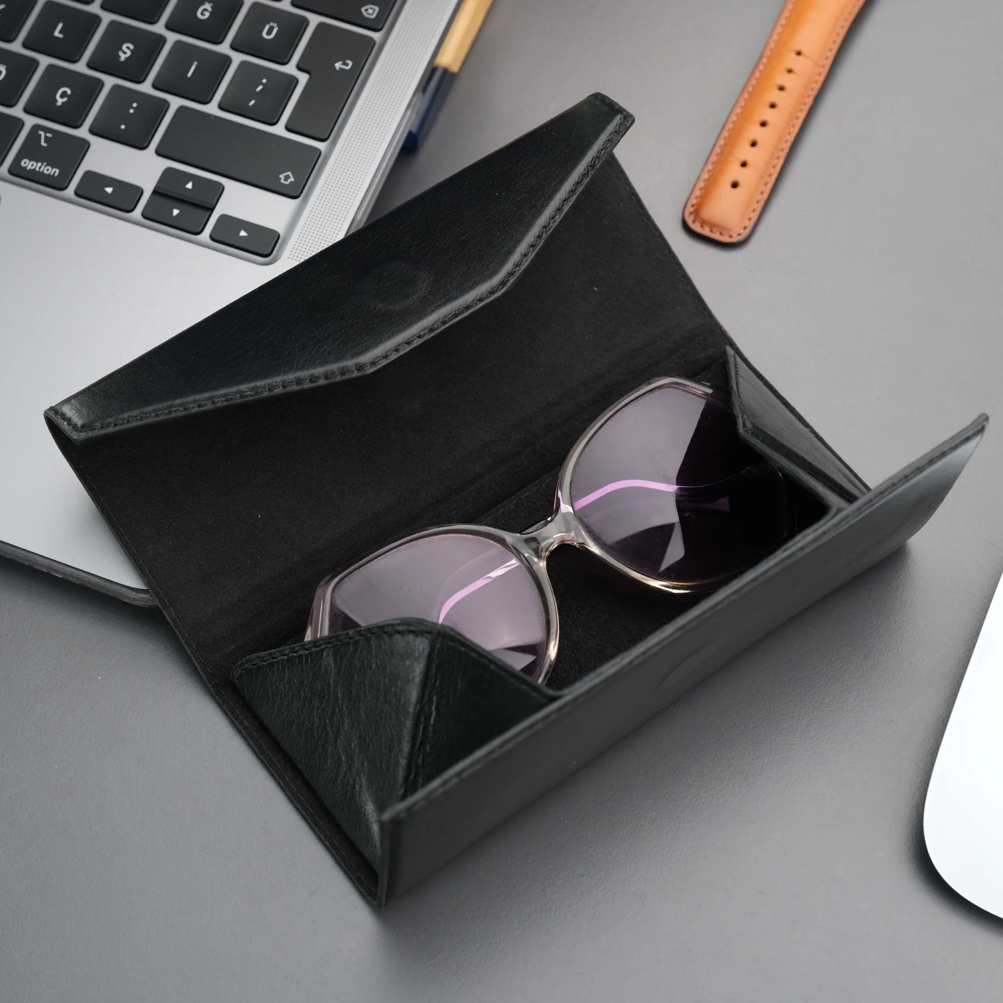 Triangle Leather Glasses Case – Vintage Eyewear Holder - Image 69