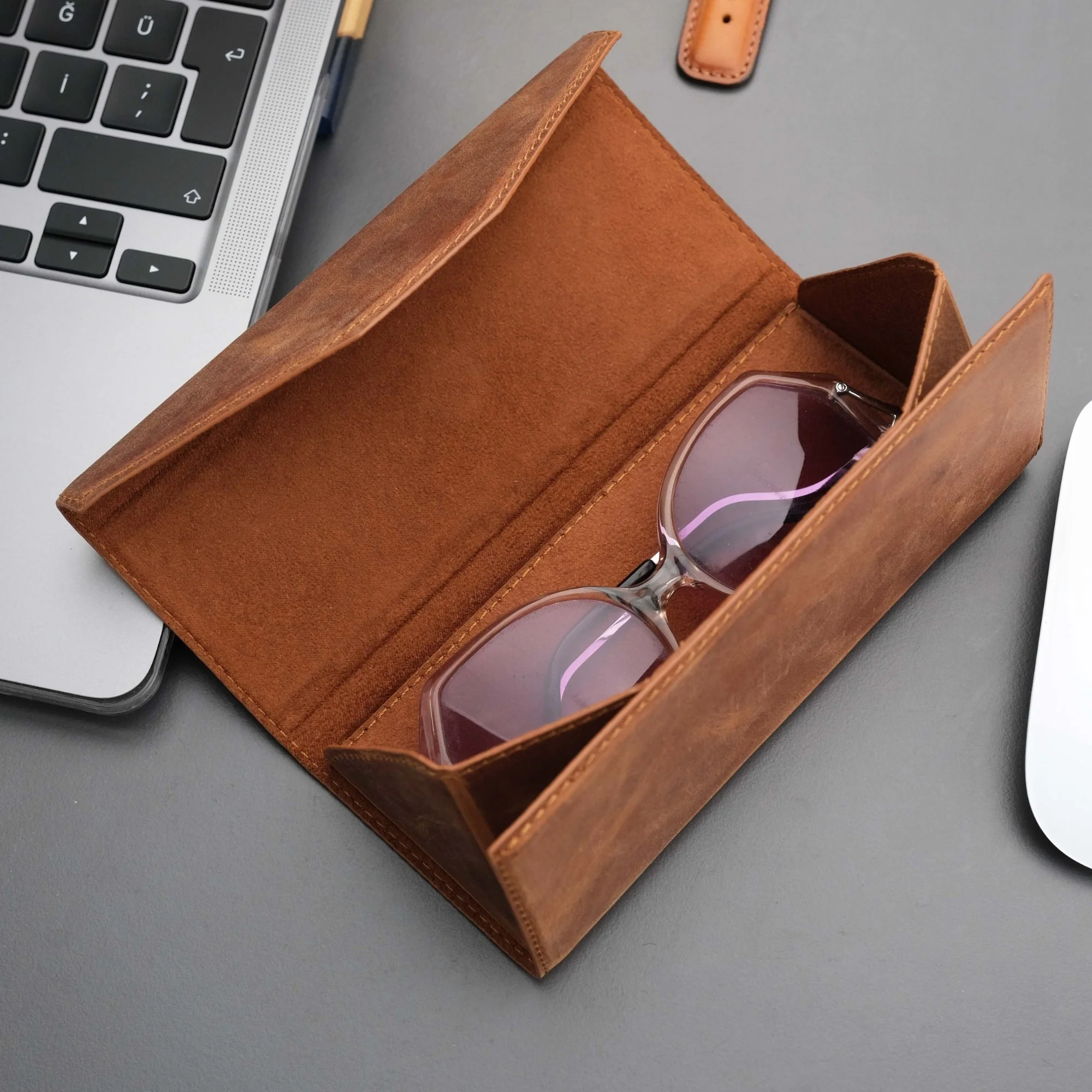Triangle Leather Glasses Case – Vintage Eyewear Holder - Image 76
