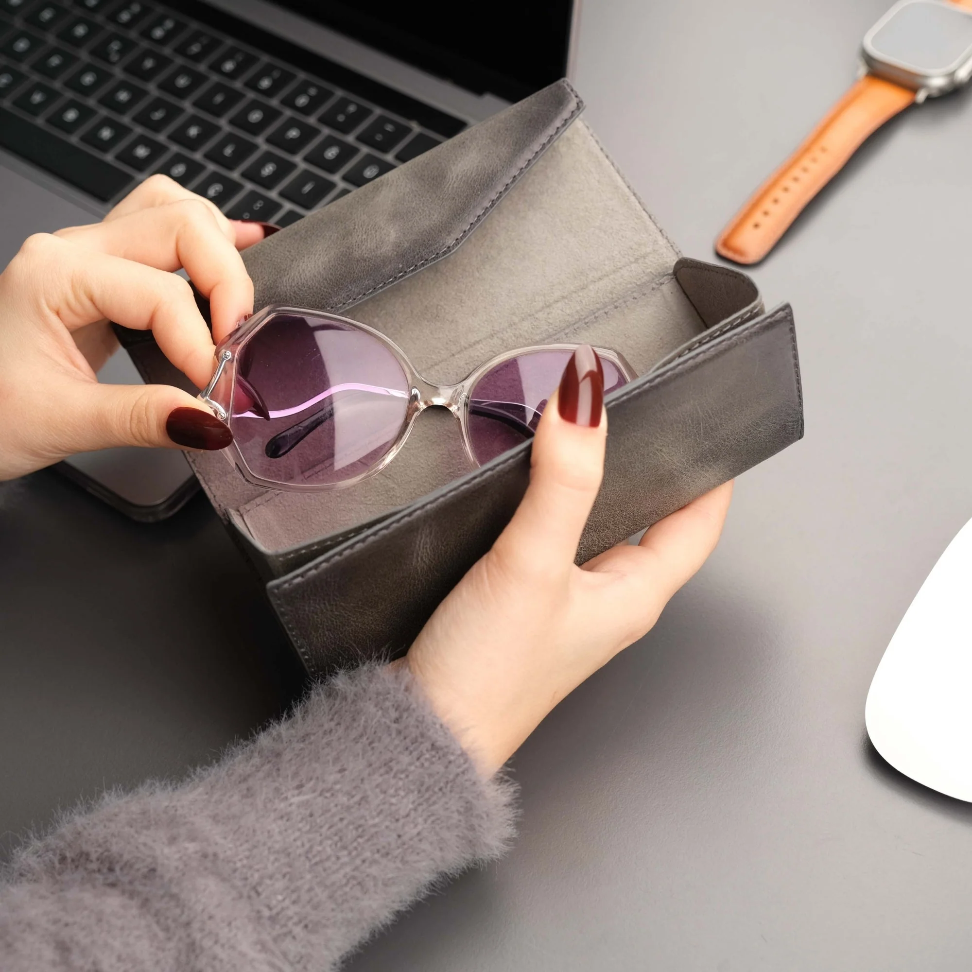 Triangle Leather Glasses Case – Vintage Eyewear Holder - Image 9